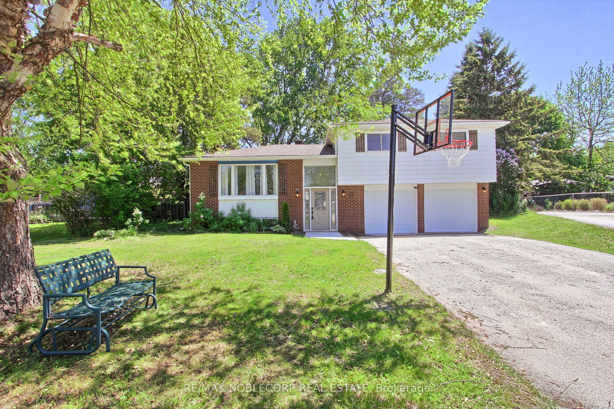 17 Larkdale Crescent, Essa, ON L0M 1B0 photo 3