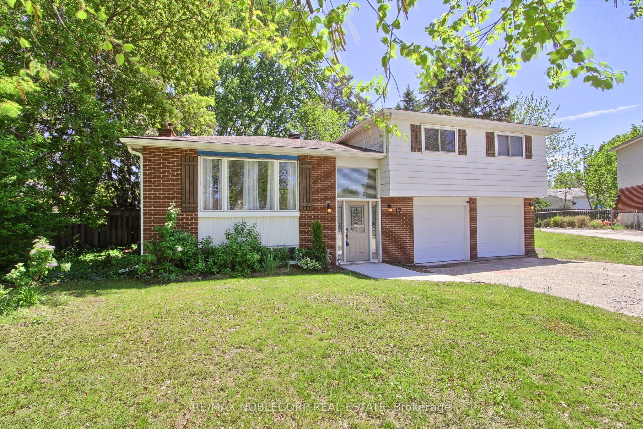 17 Larkdale Crescent, Essa, ON L0M 1B0 photo 4