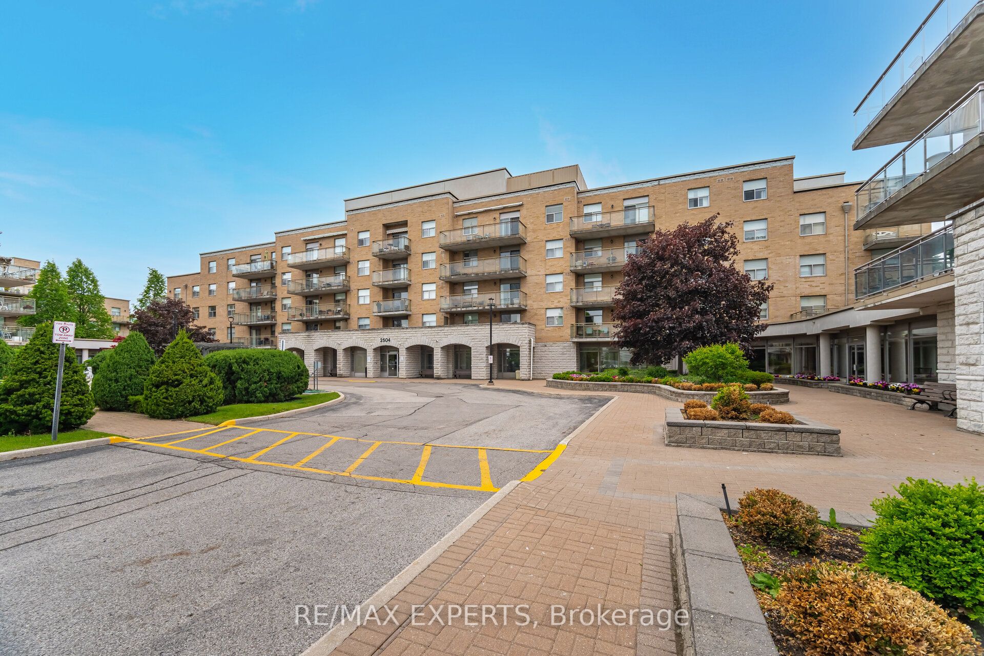 2504 Rutherford Road 304, Vaughan, ON L4K 5N5 photo 2