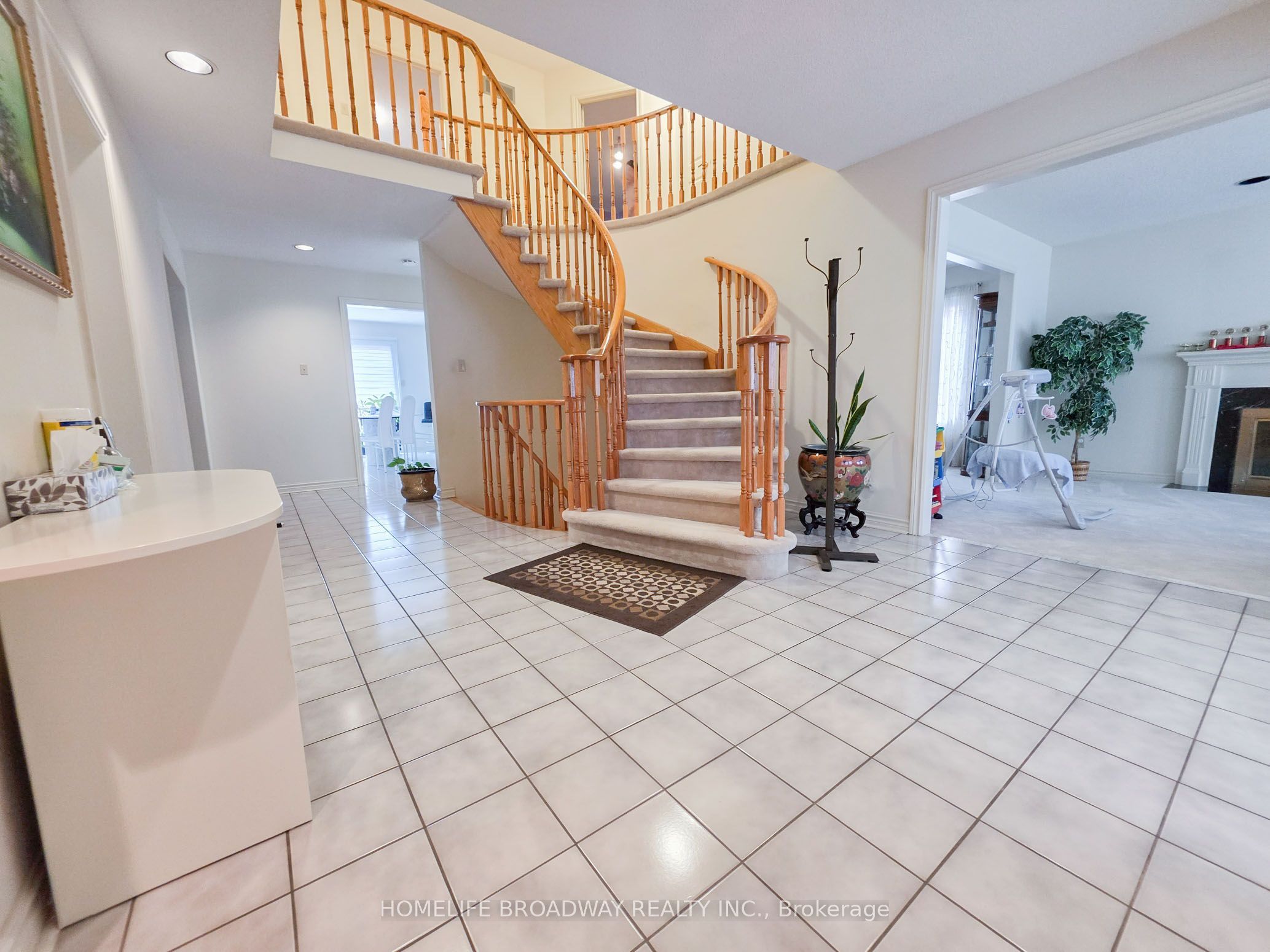 31 Hyde Park Drive, Richmond Hill, ON L4B 1V2 photo 2