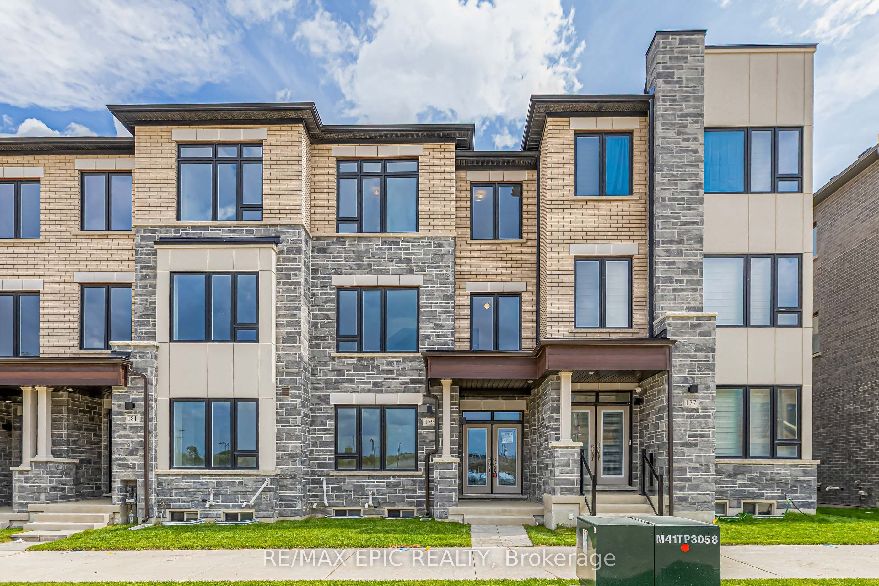179 Vine Cliff Boulevard, Markham, ON L6C 1A8 photo 2