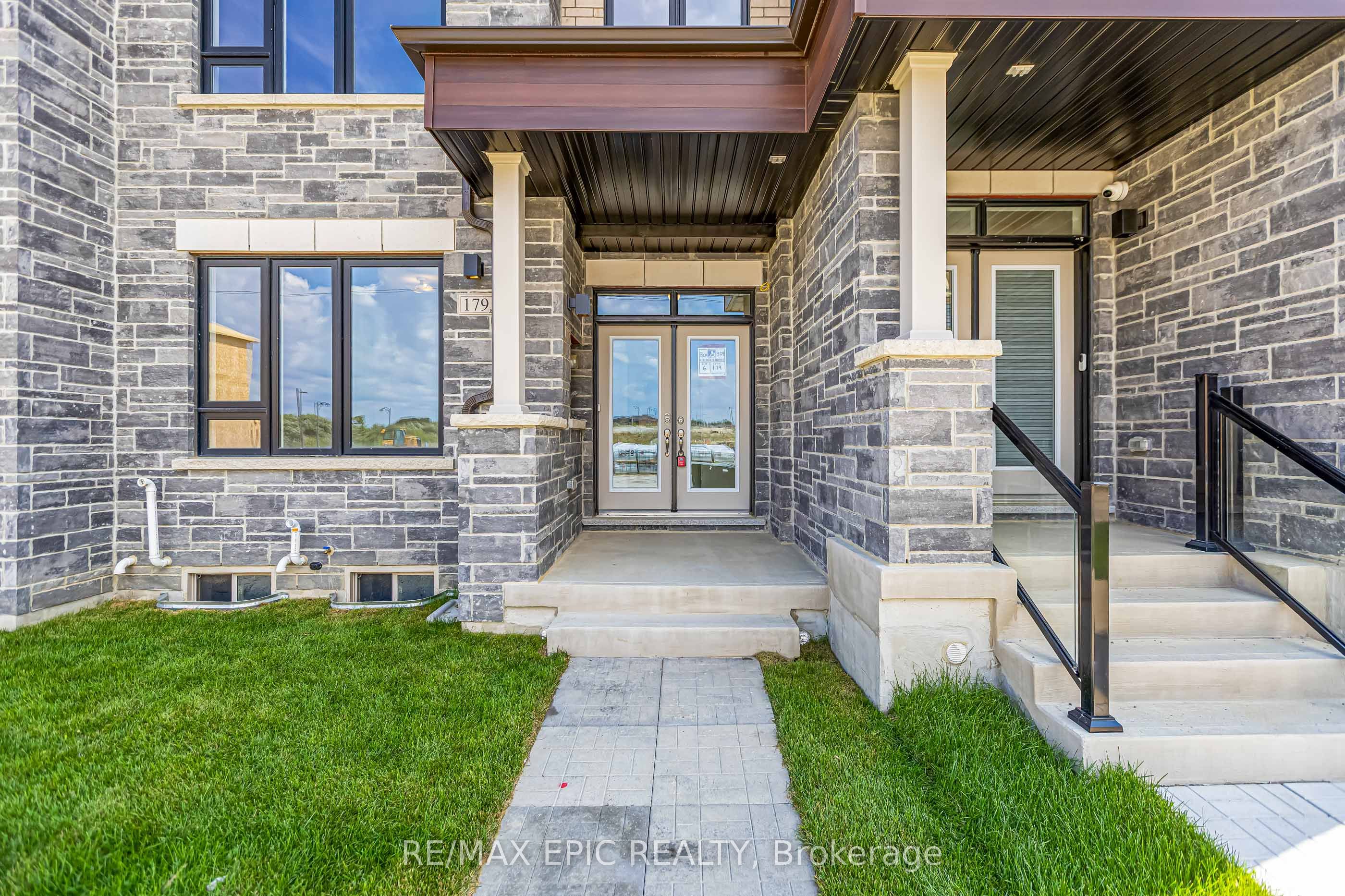 179 Vine Cliff Boulevard, Markham, ON L6C 1A8 photo 3