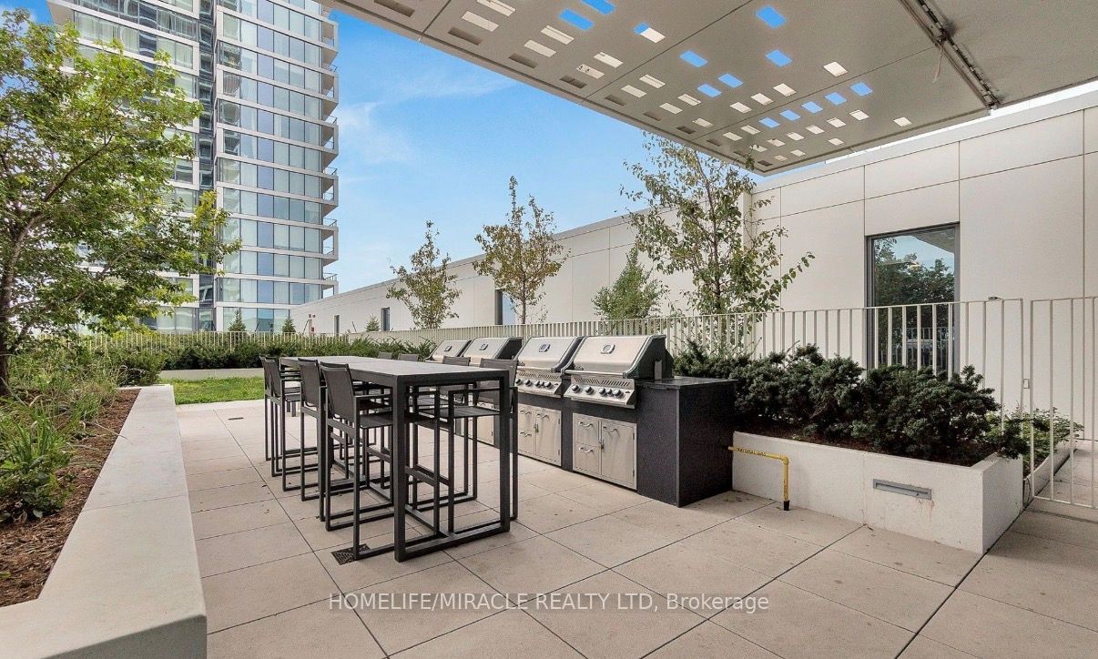 950 Portage Parkway 4107, Vaughan, ON L4K 0J7 photo 2