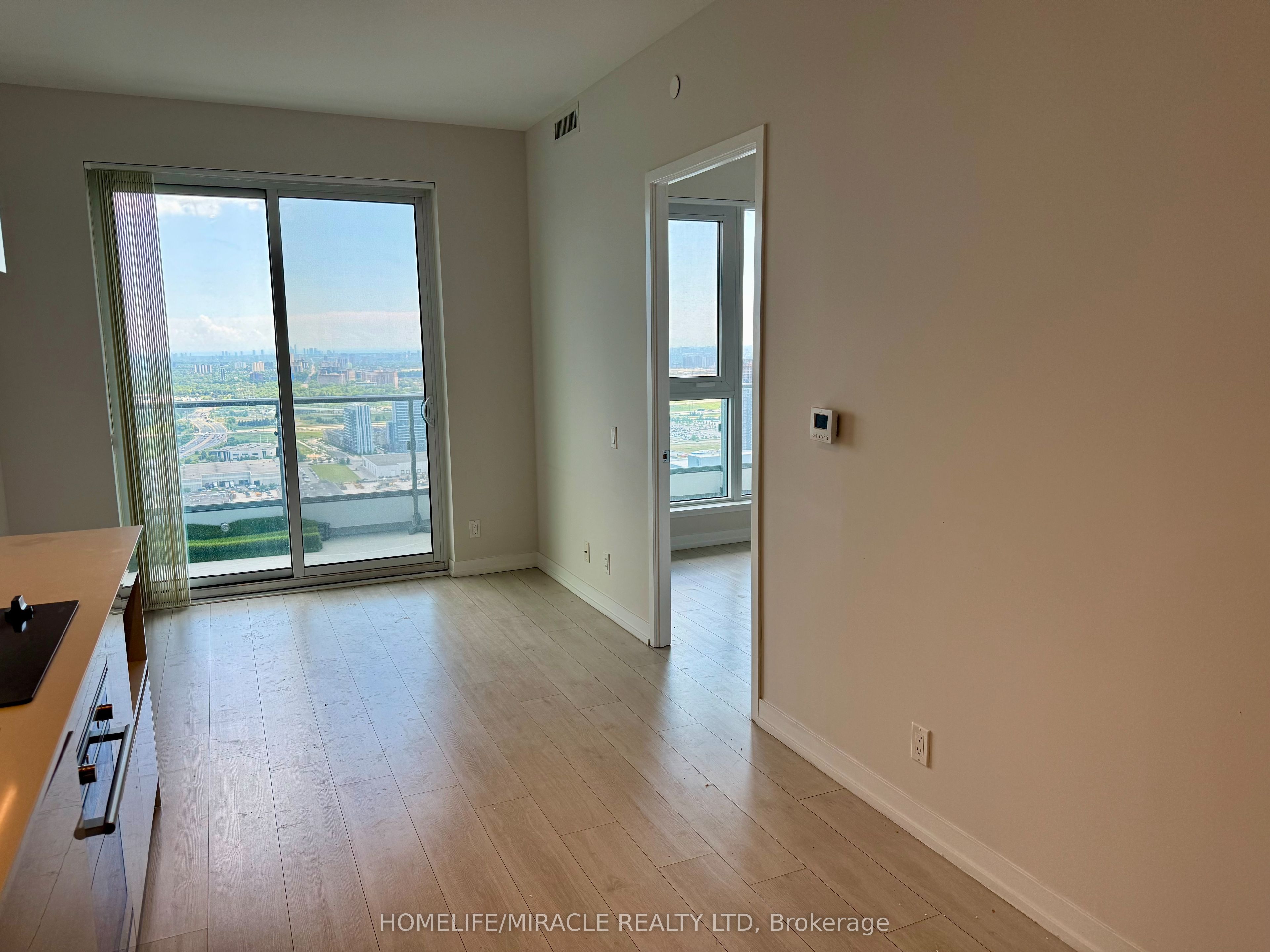 950 Portage Parkway 4107, Vaughan, ON L4K 0J7 photo 3