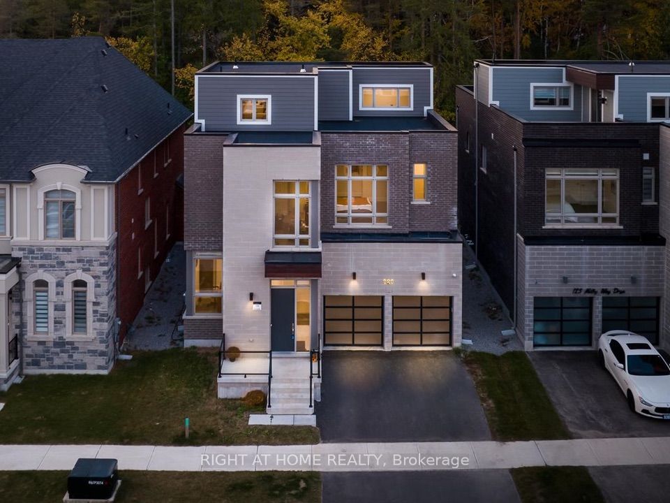 121 Milky Way Drive, Richmond Hill, ON L4C 4L9