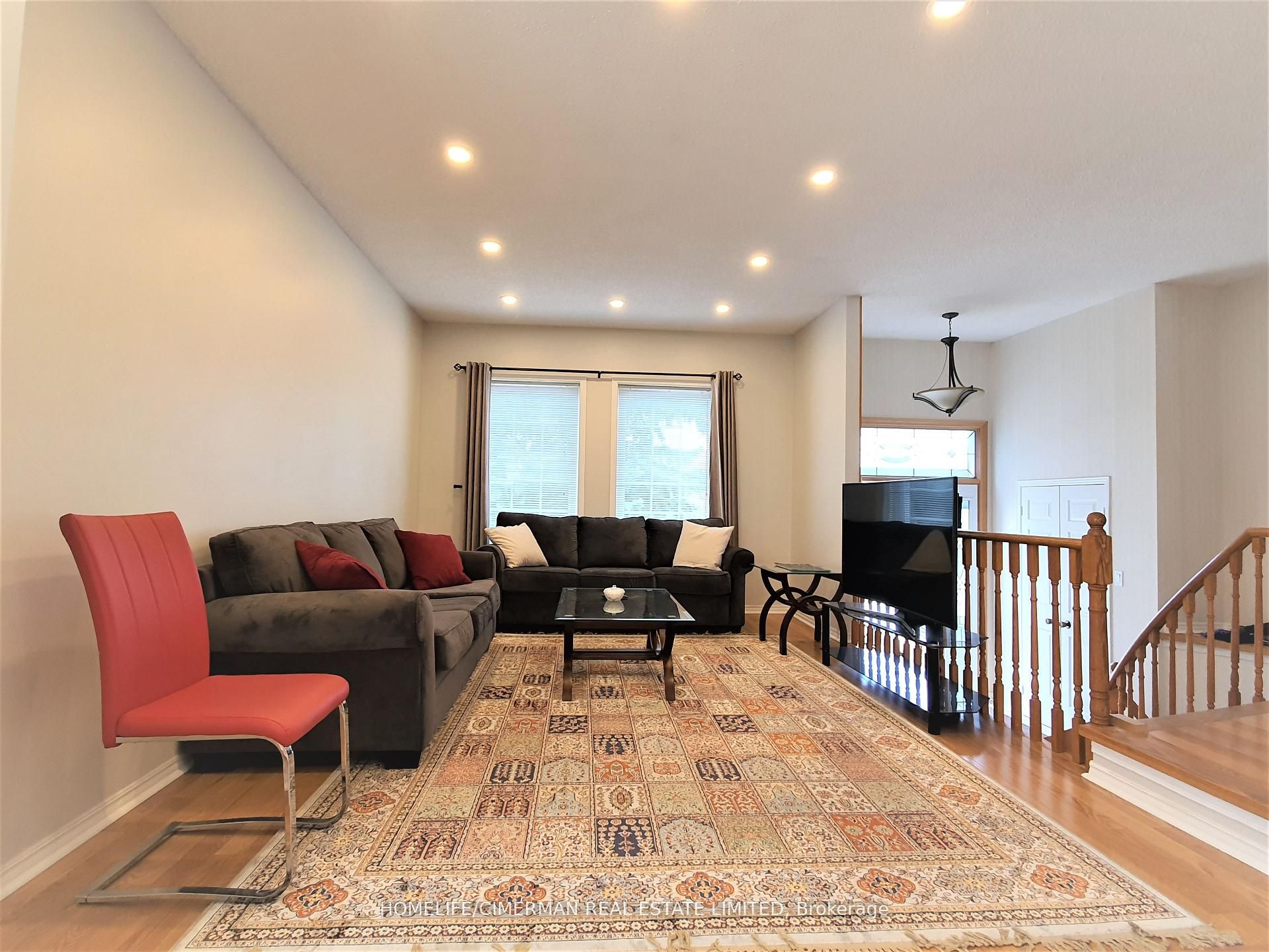 312 Harewood Boulevard UPPER, Newmarket, ON L3Y 6R3 photo 2