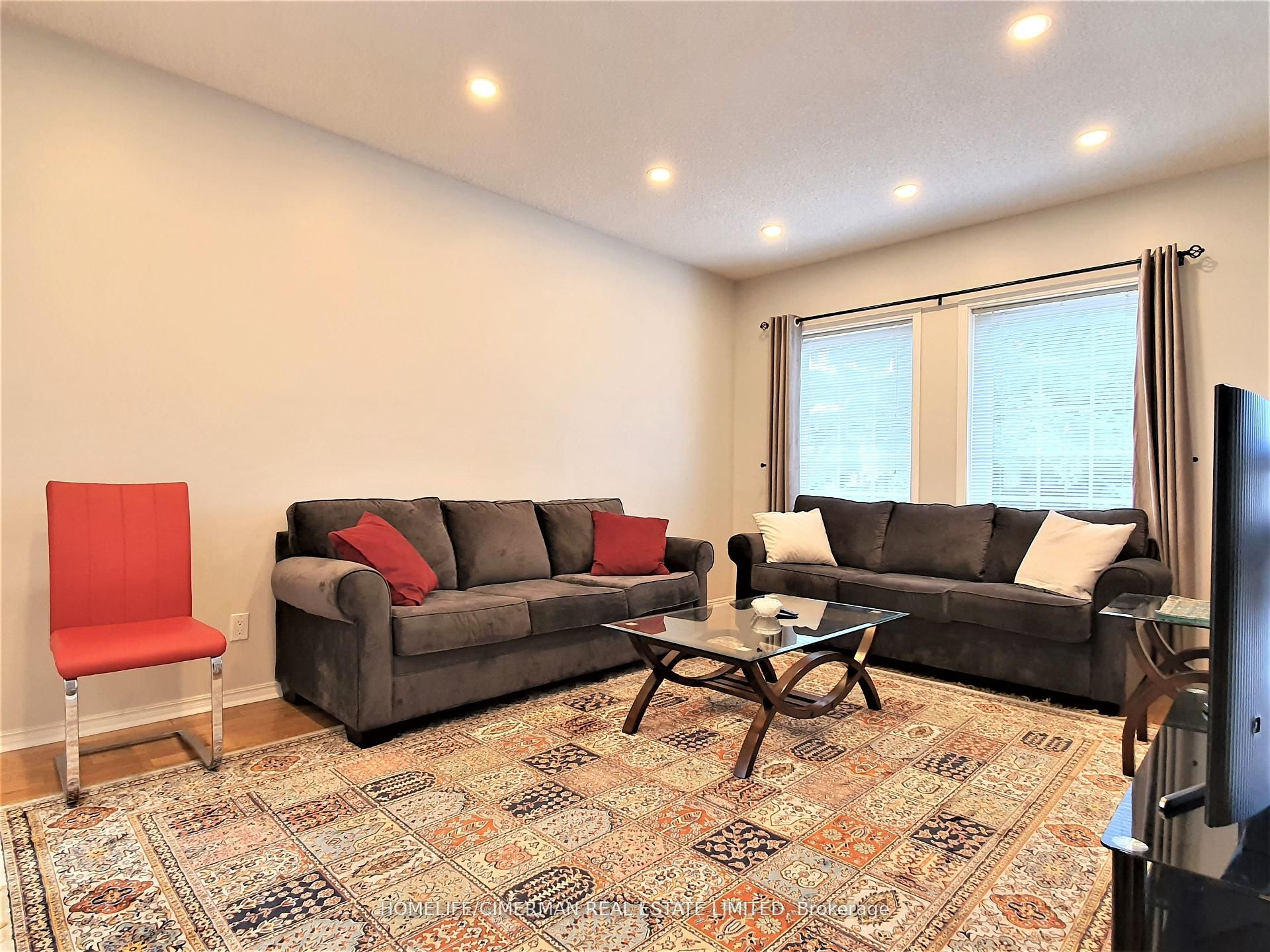 312 Harewood Boulevard UPPER, Newmarket, ON L3Y 6R3 photo 3