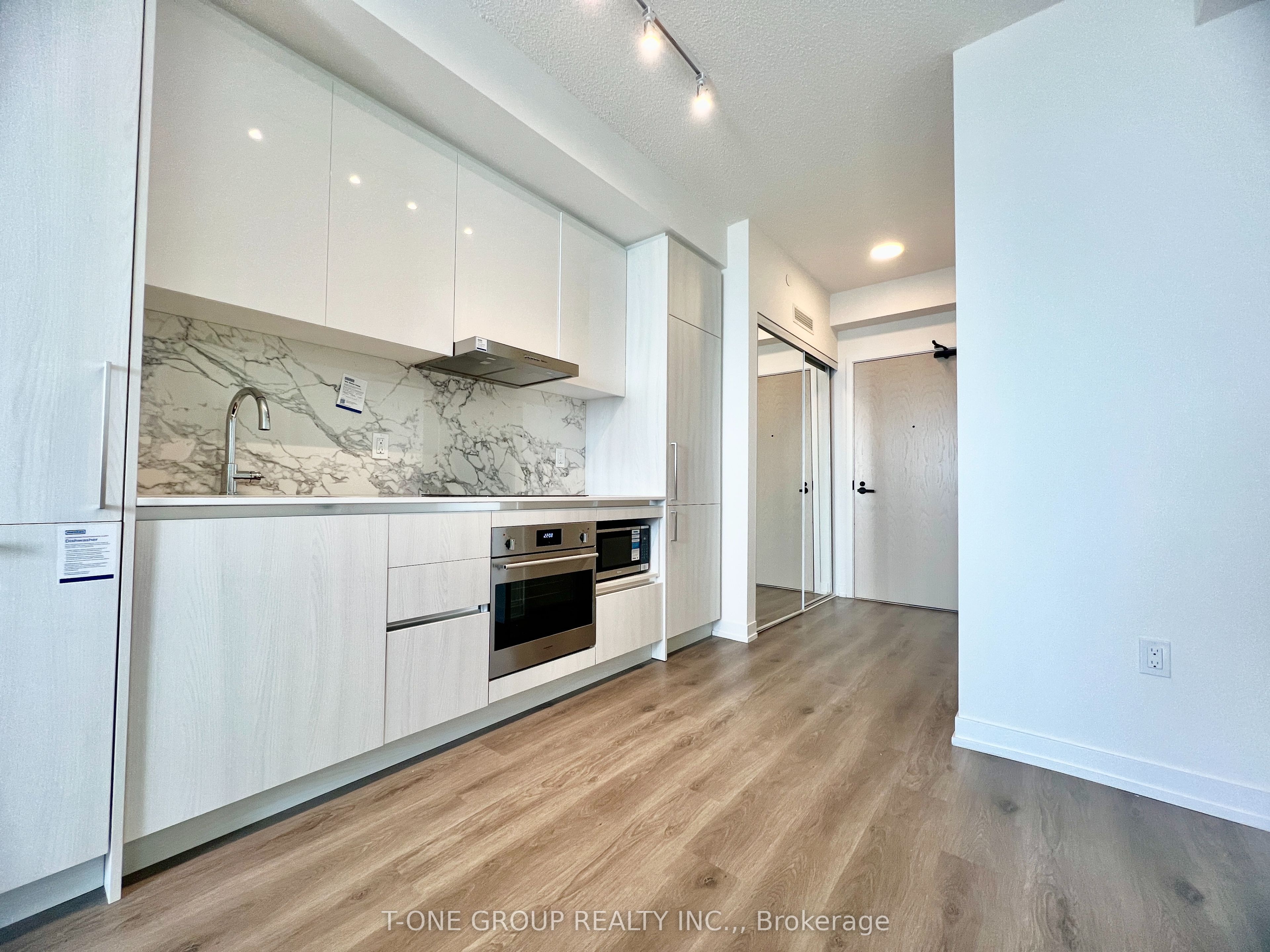 225 Commerce Street 5203, Vaughan, ON L4K 0P9 photo 5