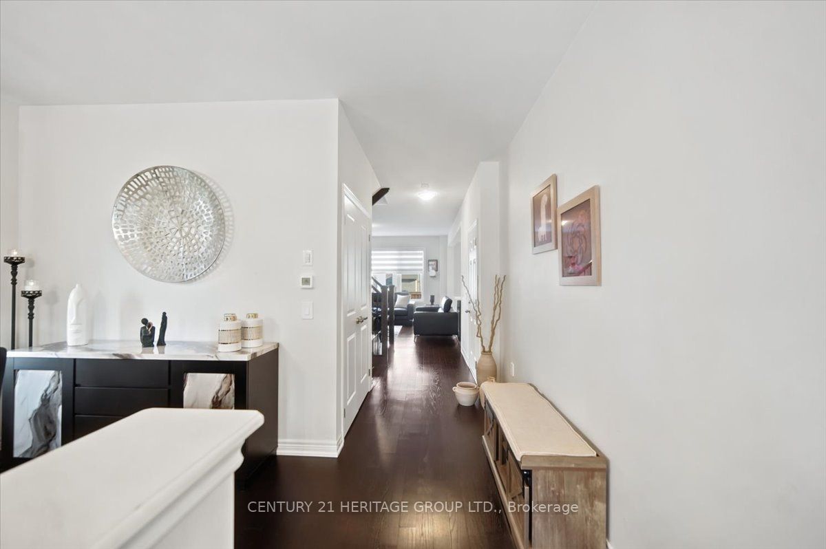 100 Mondial Crescent E, East Gwillimbury, ON L9N 0S2 photo 3