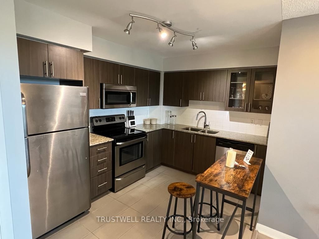 75 Norman Bethune Avenue 520, Richmond Hill, ON L4B 0B6 photo 2