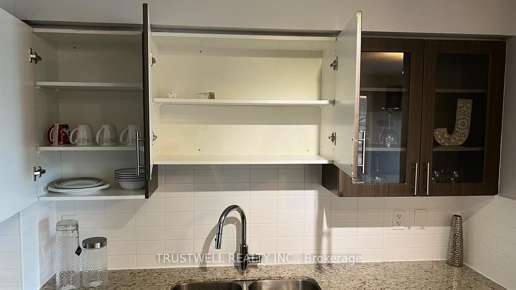 75 Norman Bethune Avenue 520, Richmond Hill, ON L4B 0B6 photo 4