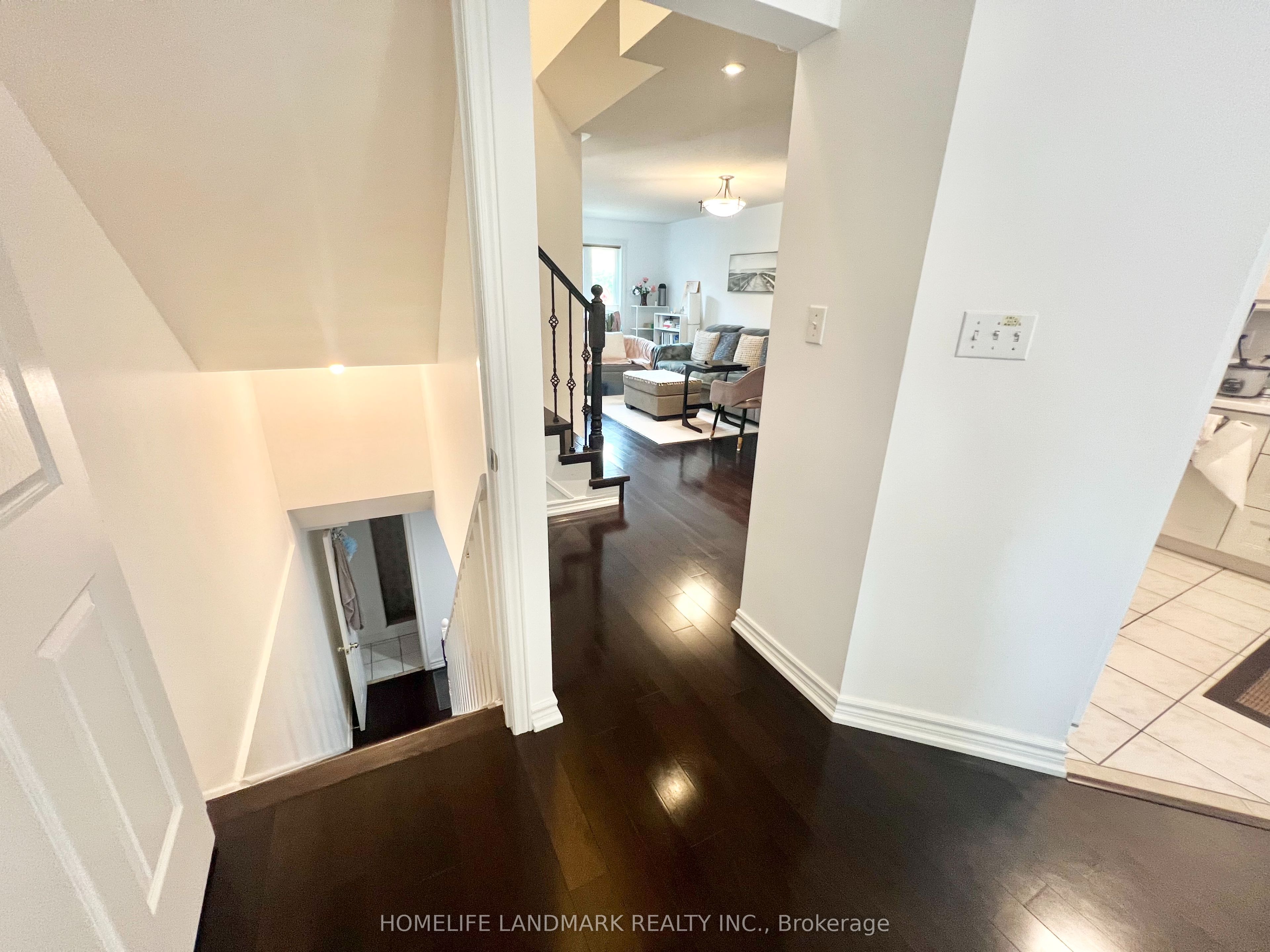 8 Baffin Court, Richmond Hill, ON L4B 4J7 photo 5