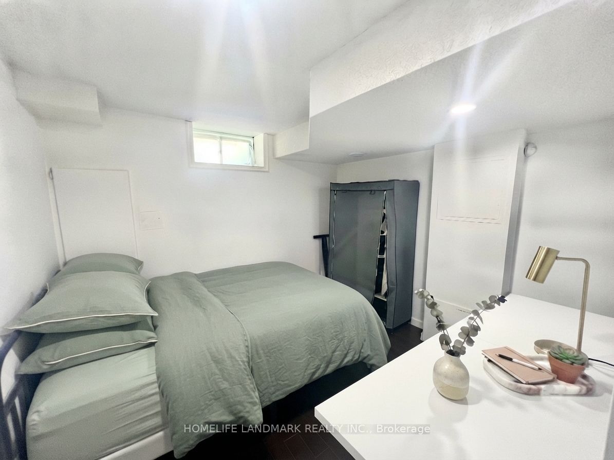 8 Baffin Court Unit B1, Richmond Hill, ON L4B 4J7