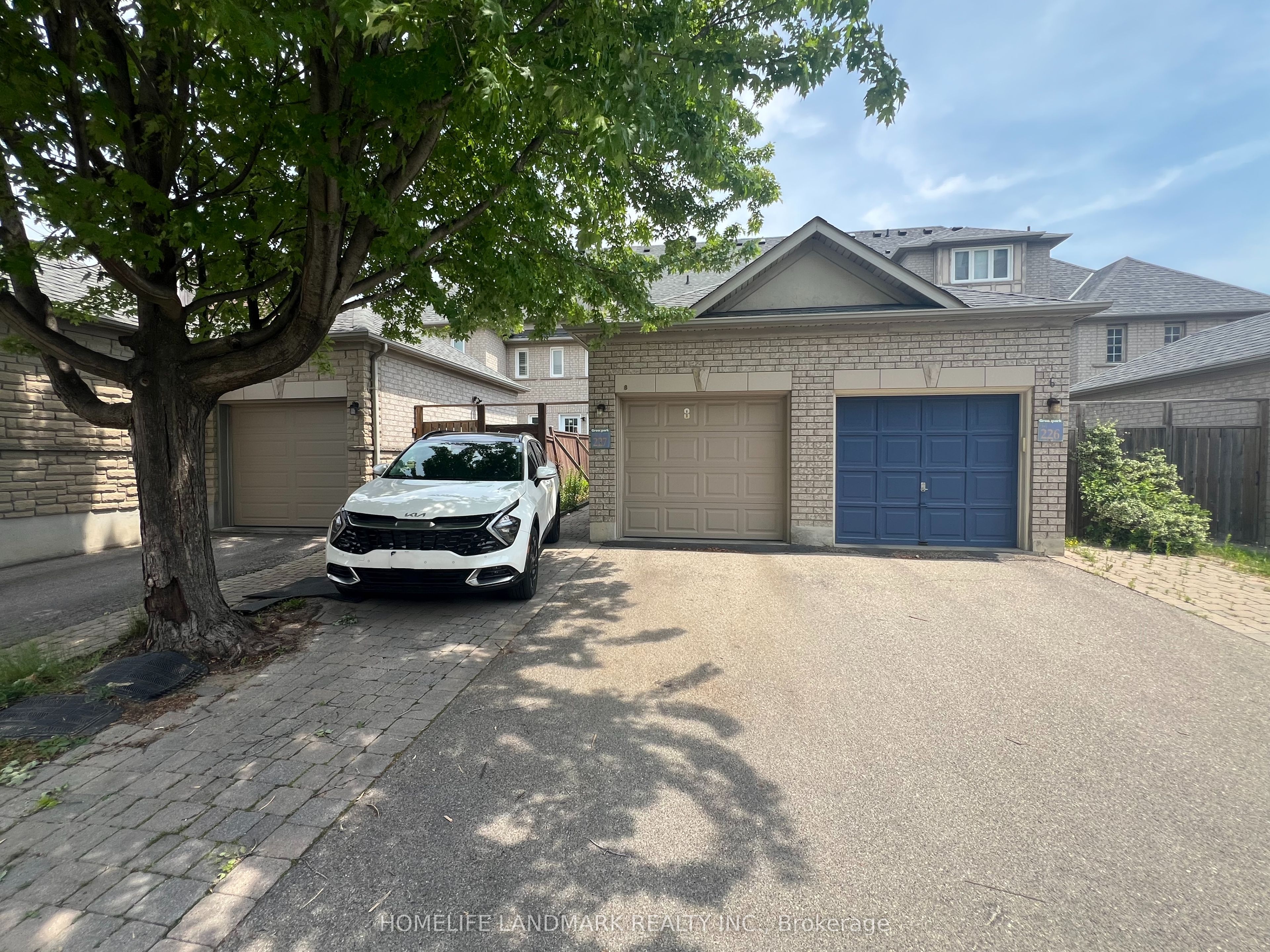 8 Baffin Court Unit B1, Richmond Hill, ON L4B 4J7 photo 2