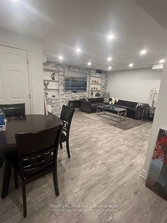 80 Batchford Crescent Bsmt, Markham, ON L6B 0C2 photo 2