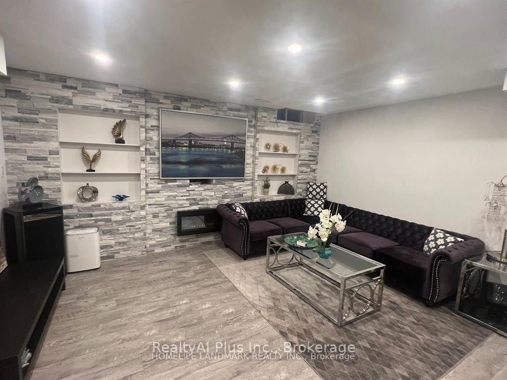 80 Batchford Crescent Bsmt, Markham, ON L6B 0C2 photo 3