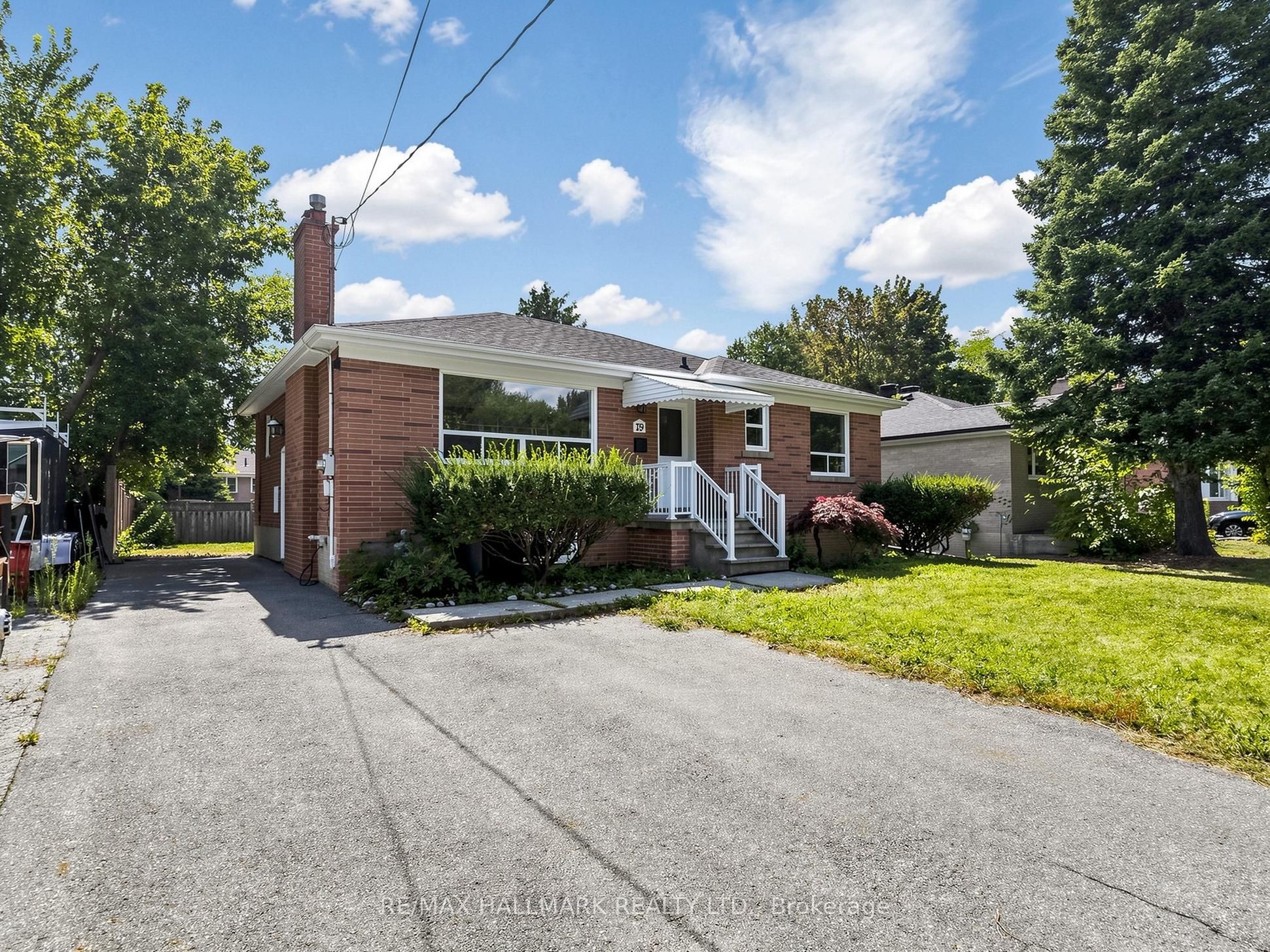 79 Cartier Crescent, Richmond Hill, ON L4C 2N3 photo 2