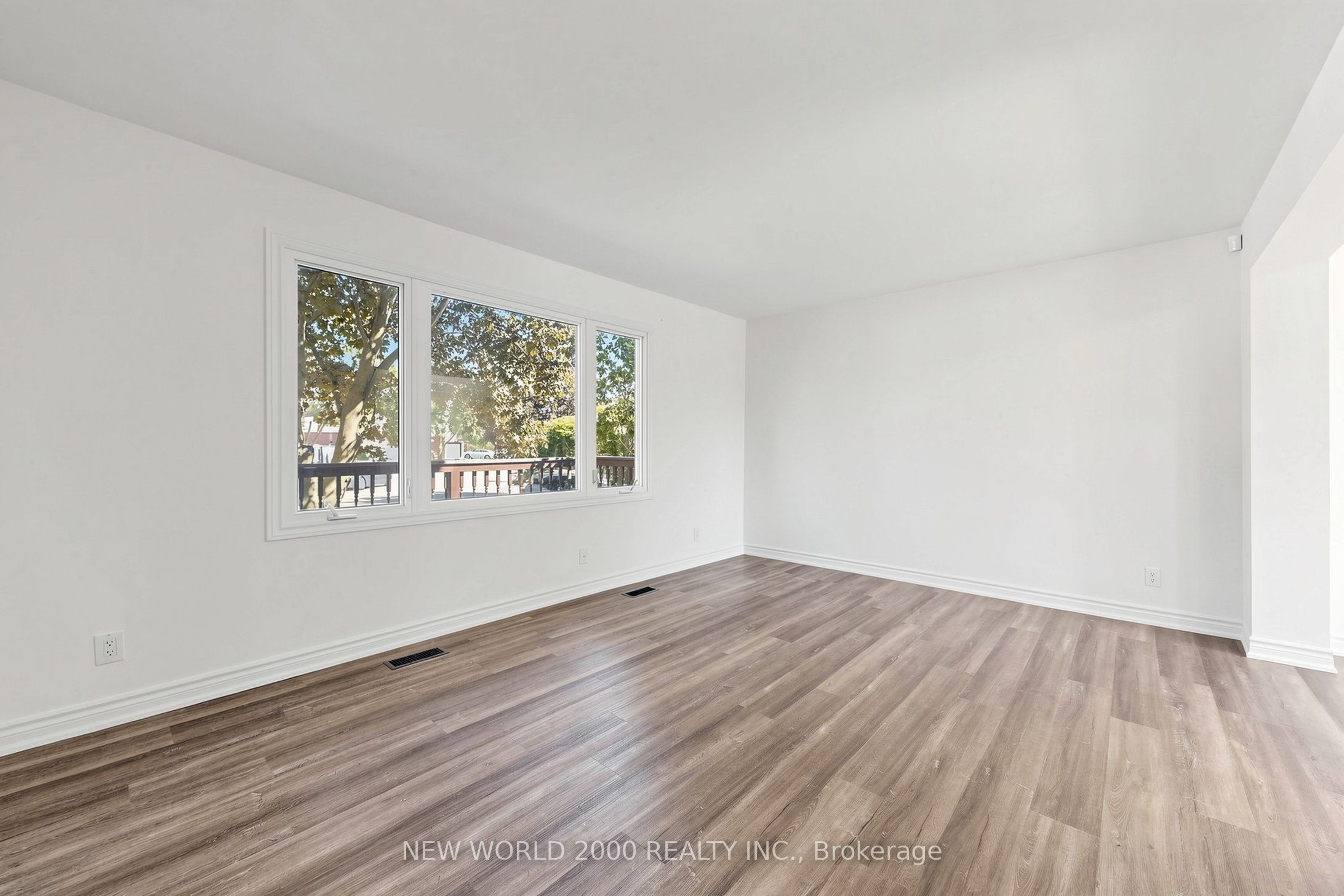 10 Buce Avenue, Bradford West Gwillimbury, ON L3Z 2C4 photo 3
