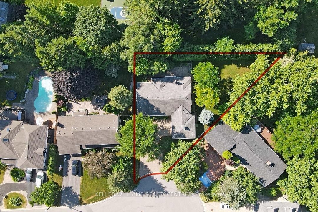 27 Hawthorne Lane, Aurora, ON L4G 3K8