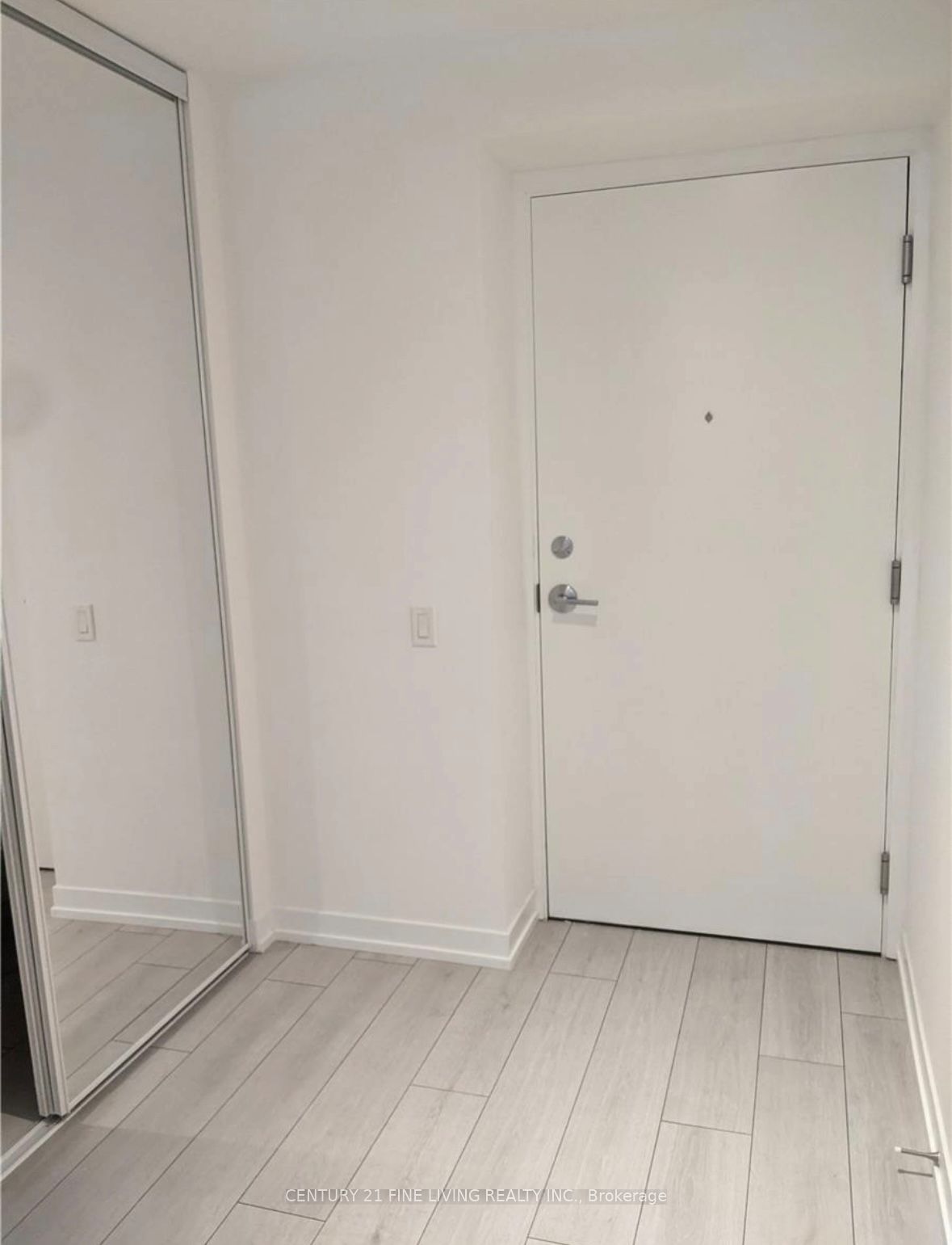 950 Portage Parkway 5107, Vaughan, ON L4K 0J7 photo 4