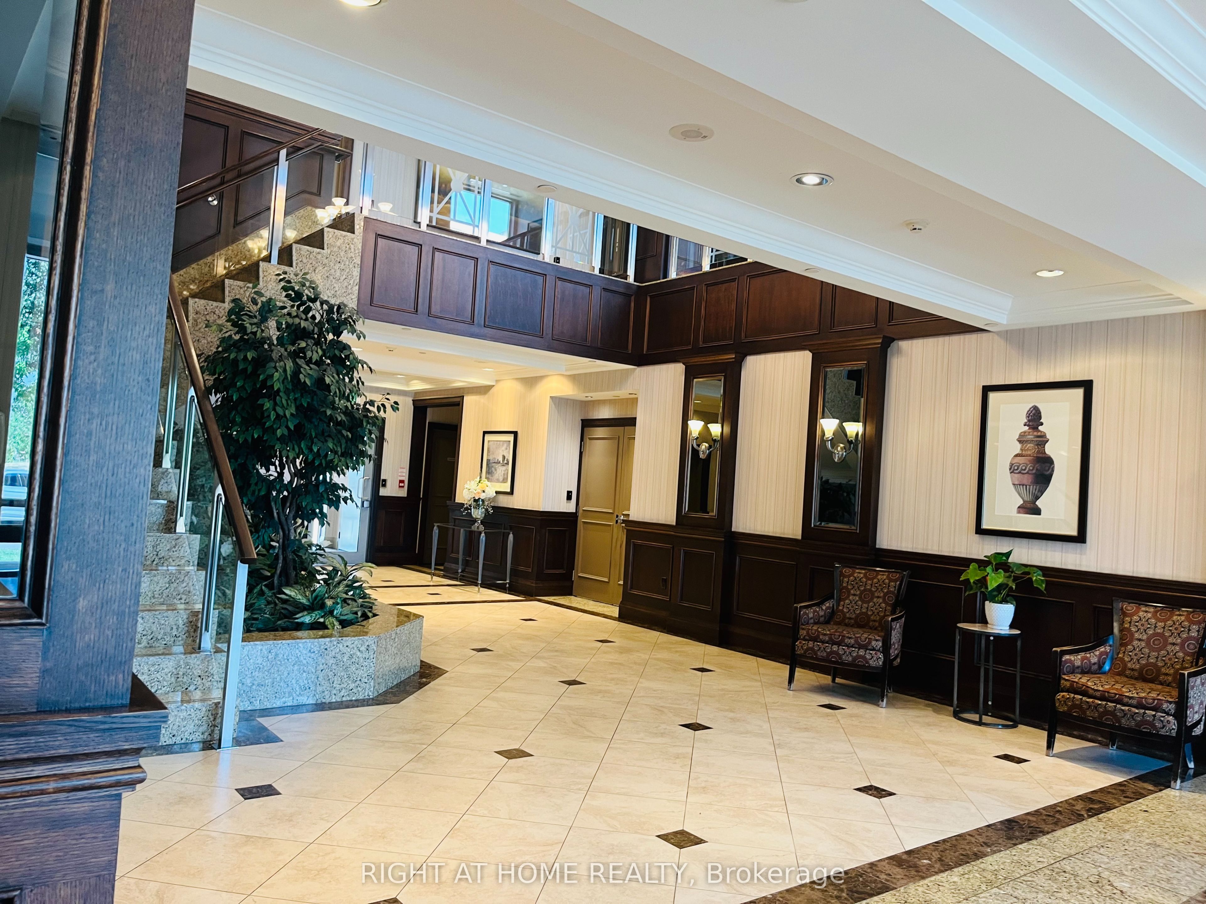 15 North Park Road LPH209, Vaughan, ON L4J 0A1 photo 5