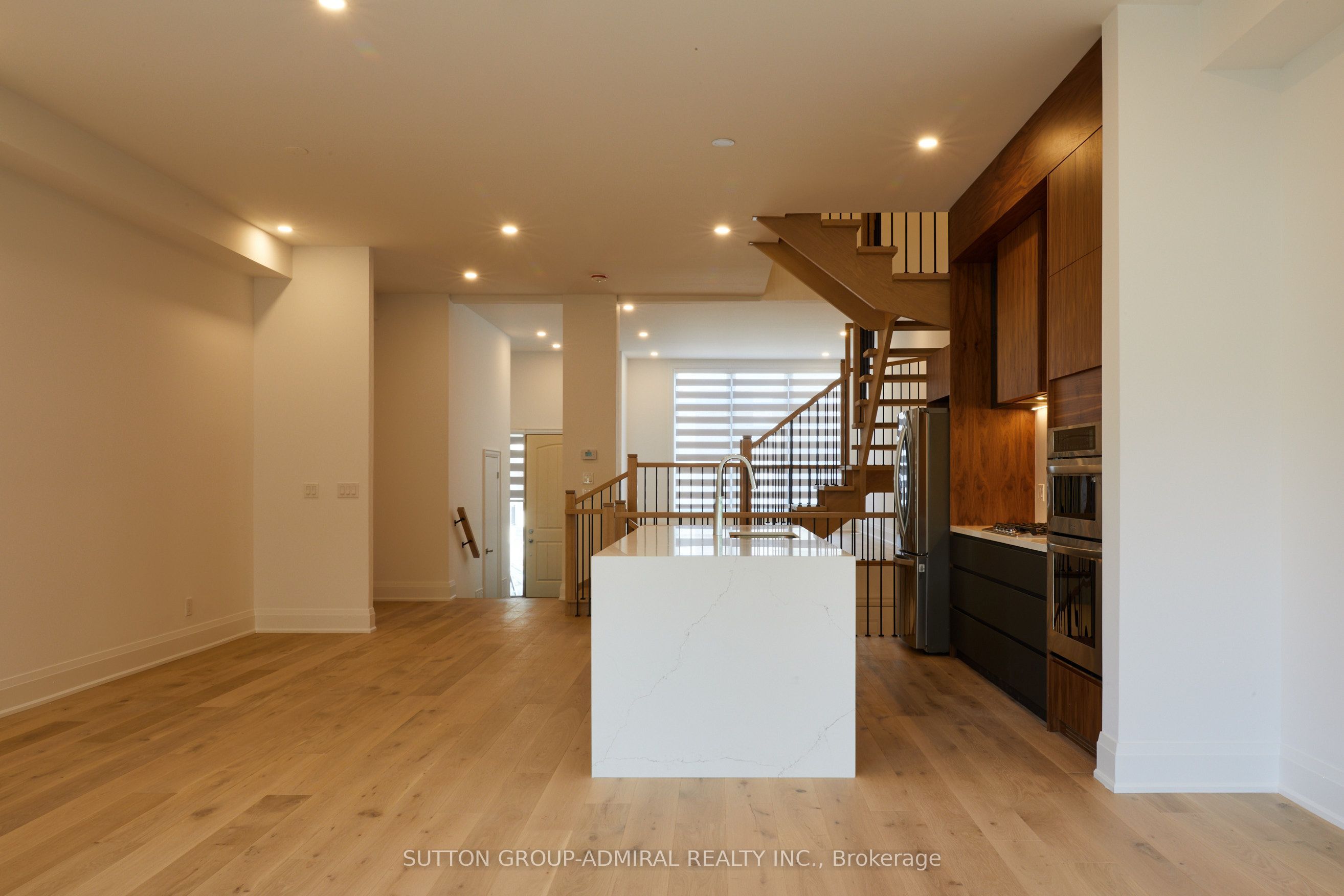 Direzze 18 Court, Richmond Hill, ON L4C 5T8