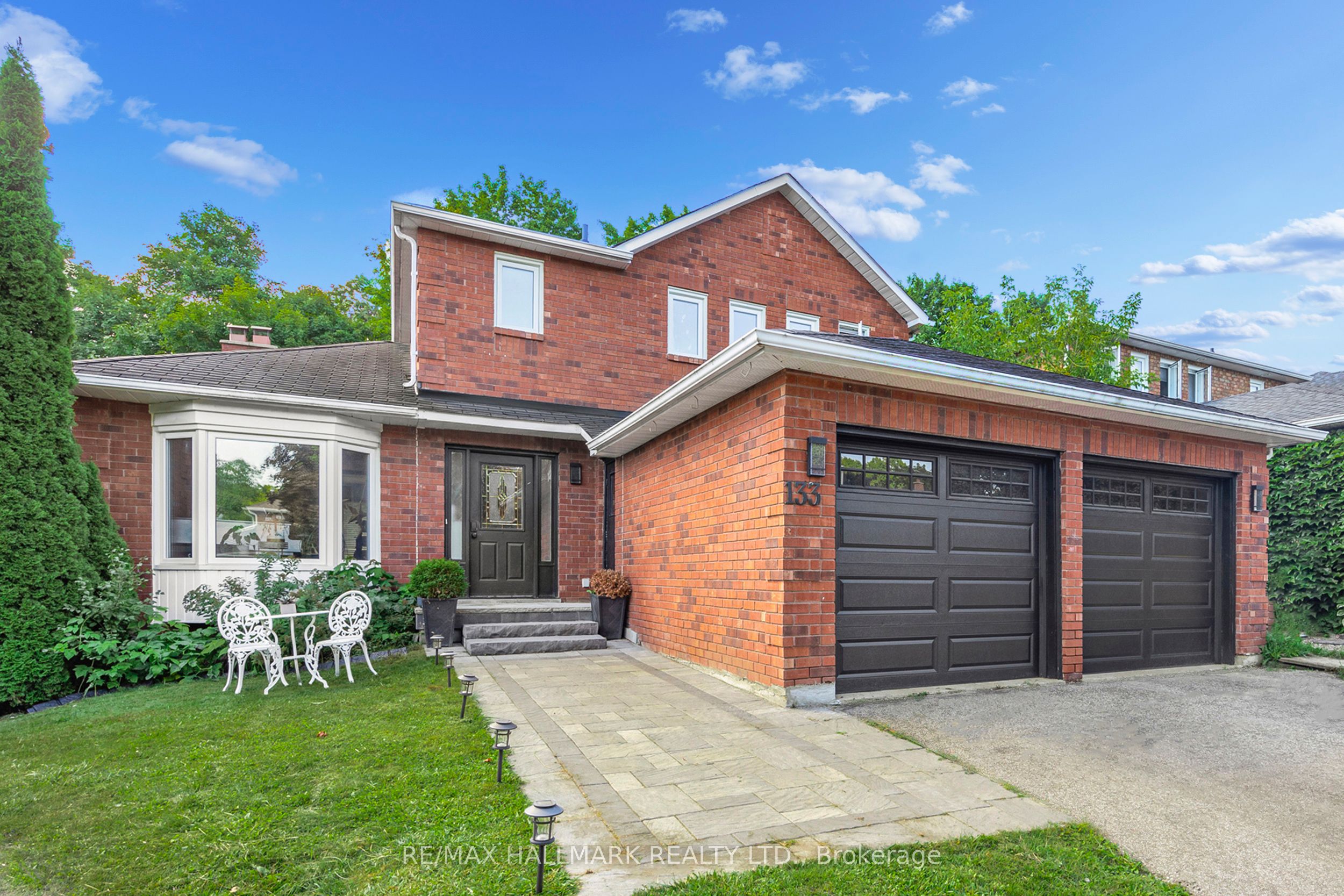 133 Heathwood Heights Drive, Aurora, ON L4G 4W2 photo 3