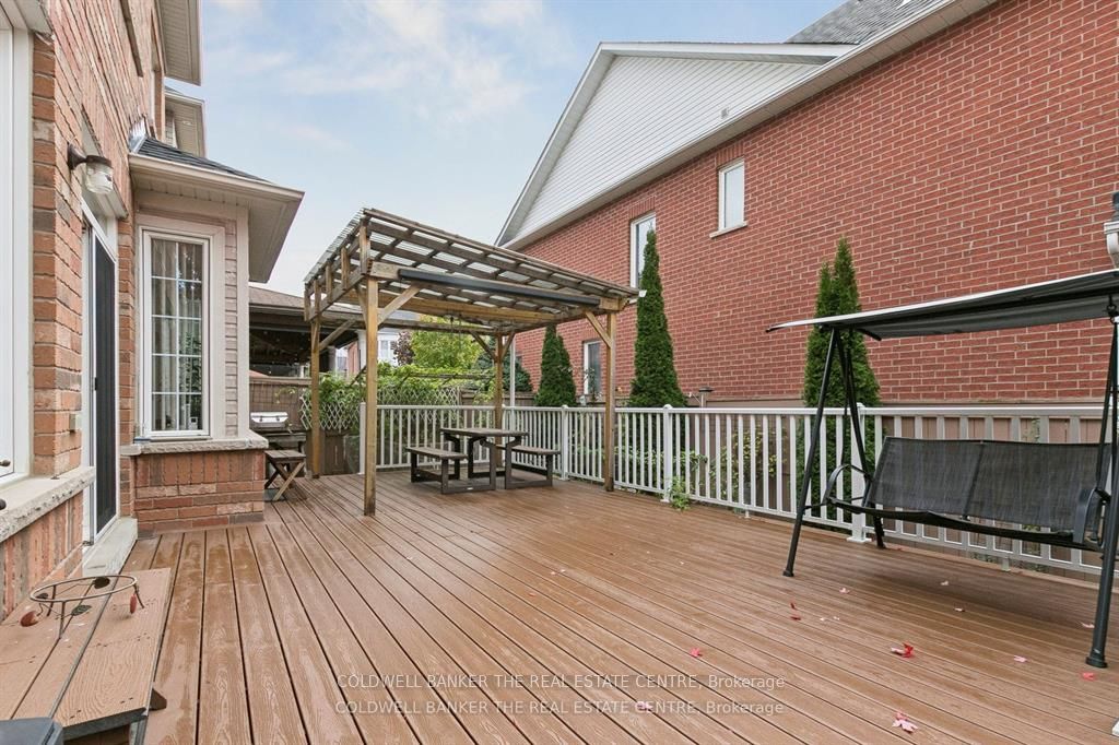 768 E Millard Street E, Whitchurch-Stouffville, ON L4A 0B5 photo 5