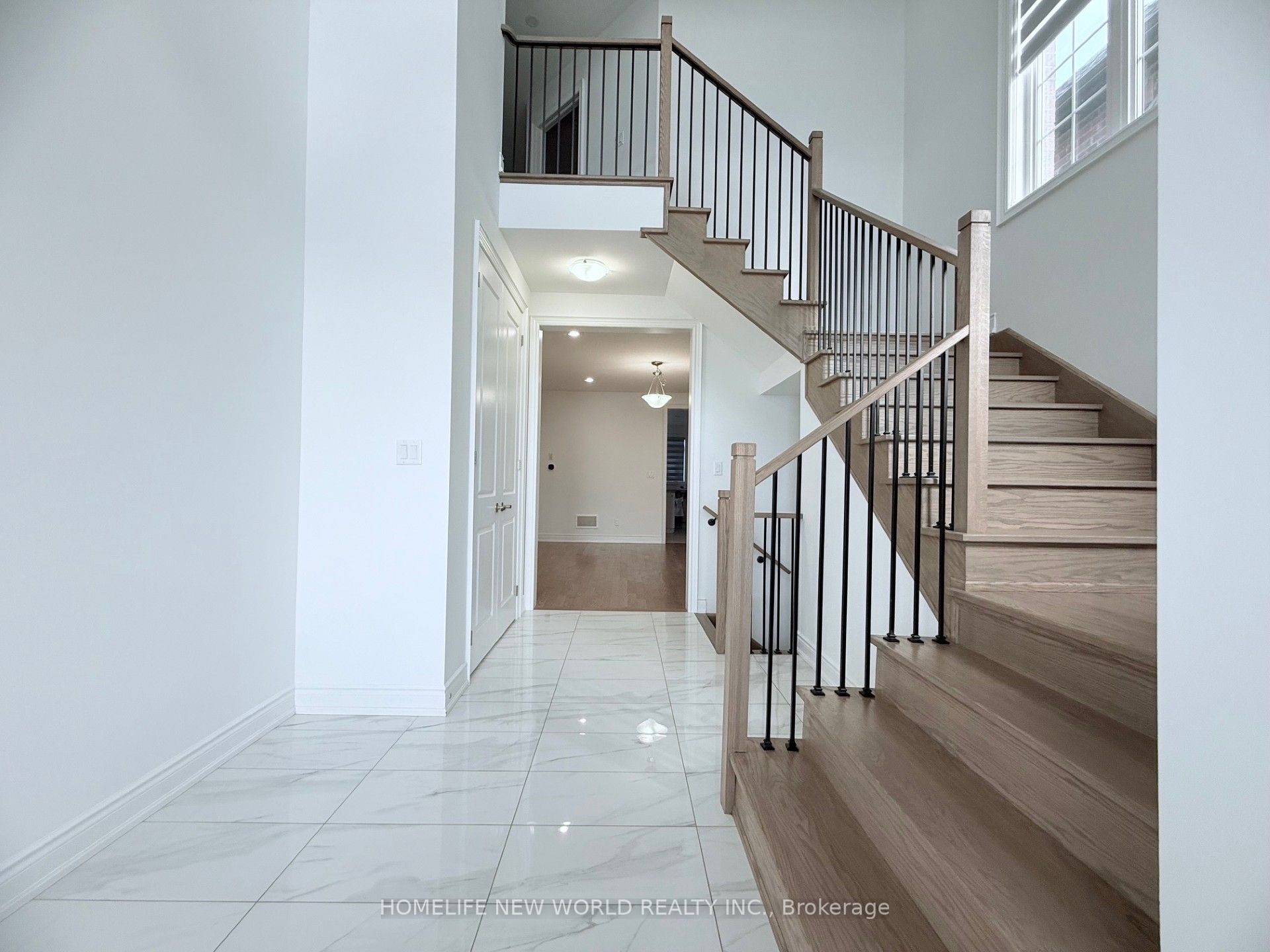 546 Baker Hill Boulevard, Whitchurch-Stouffville, ON L4A 5G3 photo 2