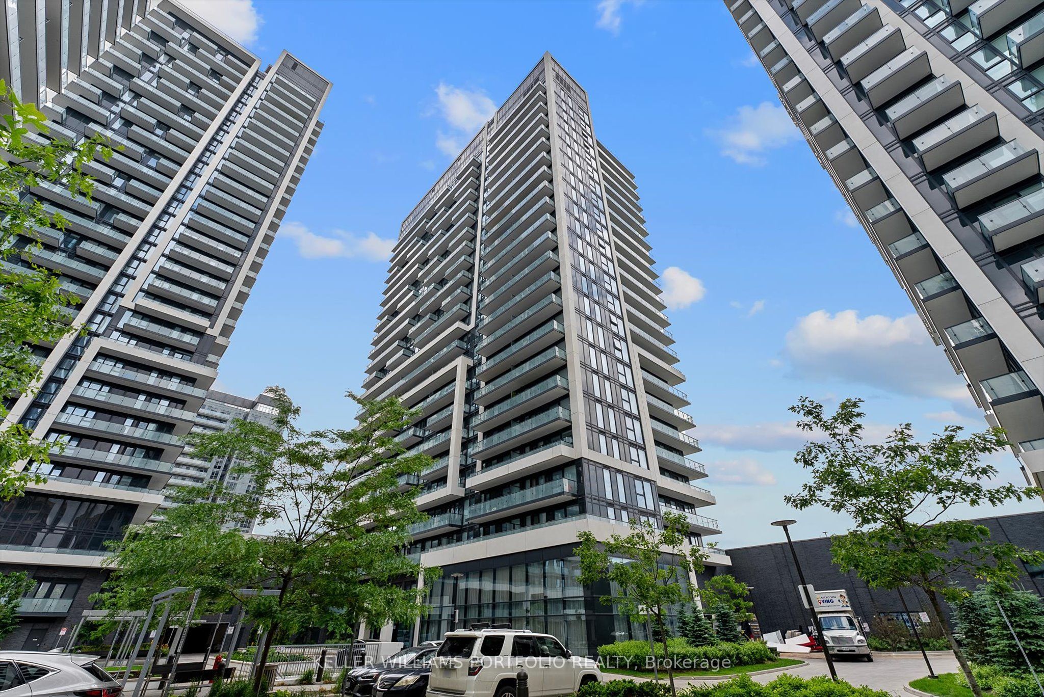95 Oneida Crescent 806, Richmond Hill, ON L4B 0H5