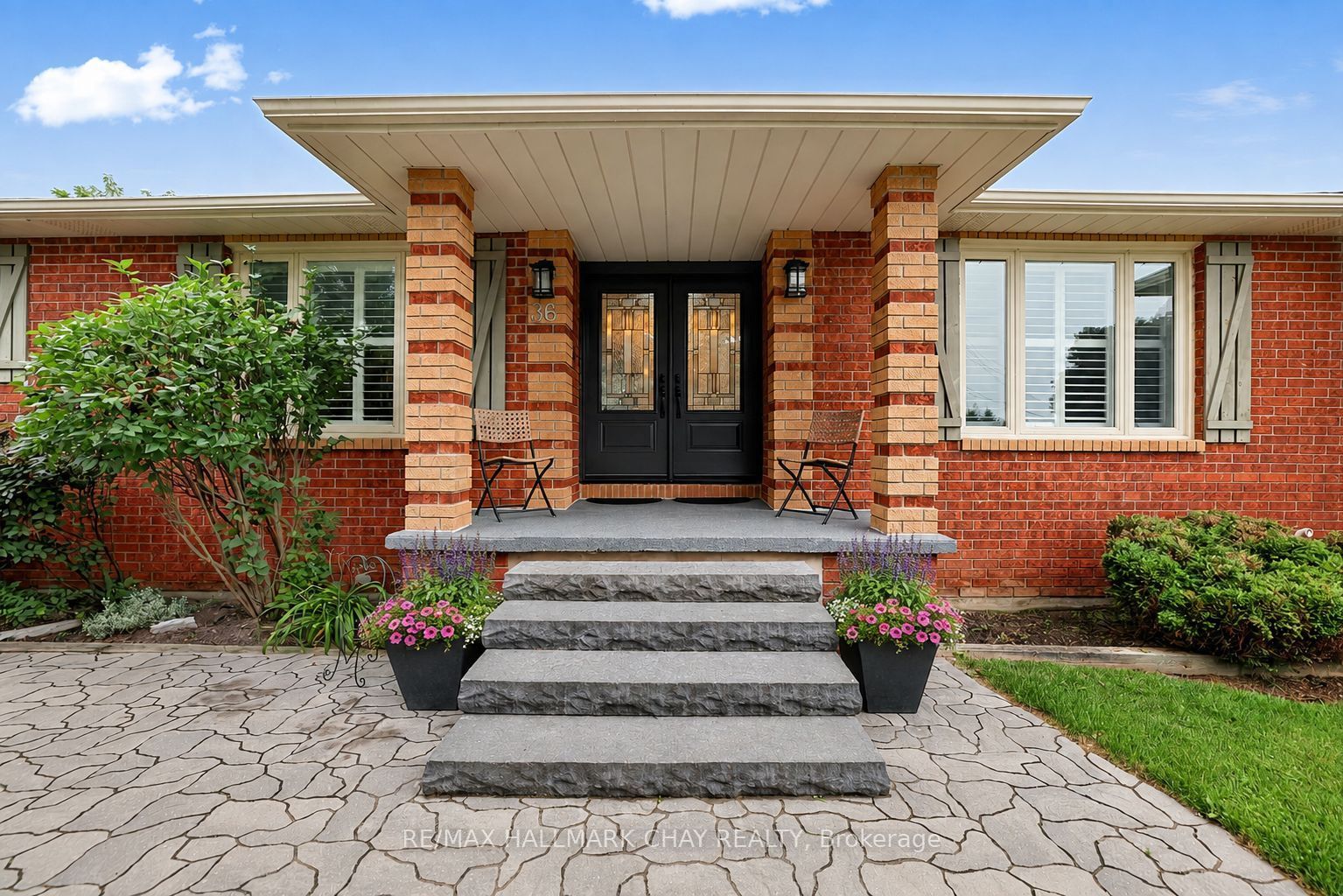36 Mulock Drive, Bradford West Gwillimbury, ON L0G 1B0 photo 2