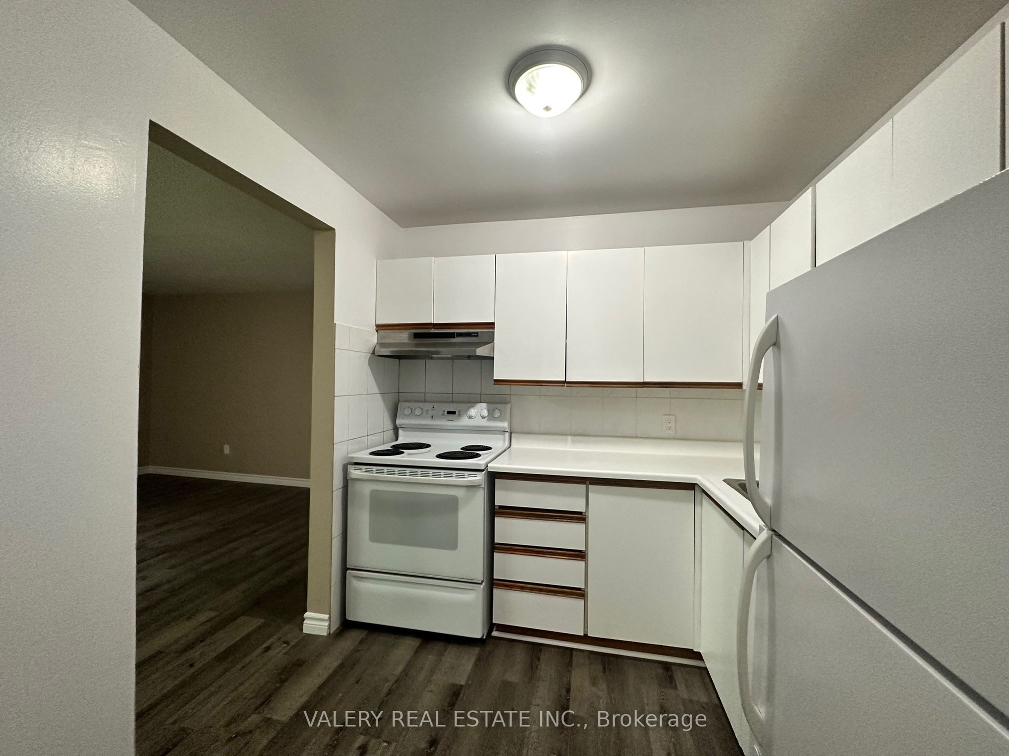 1 Lowndes Avenue 7, Georgina, ON L4P 3J7 photo 2