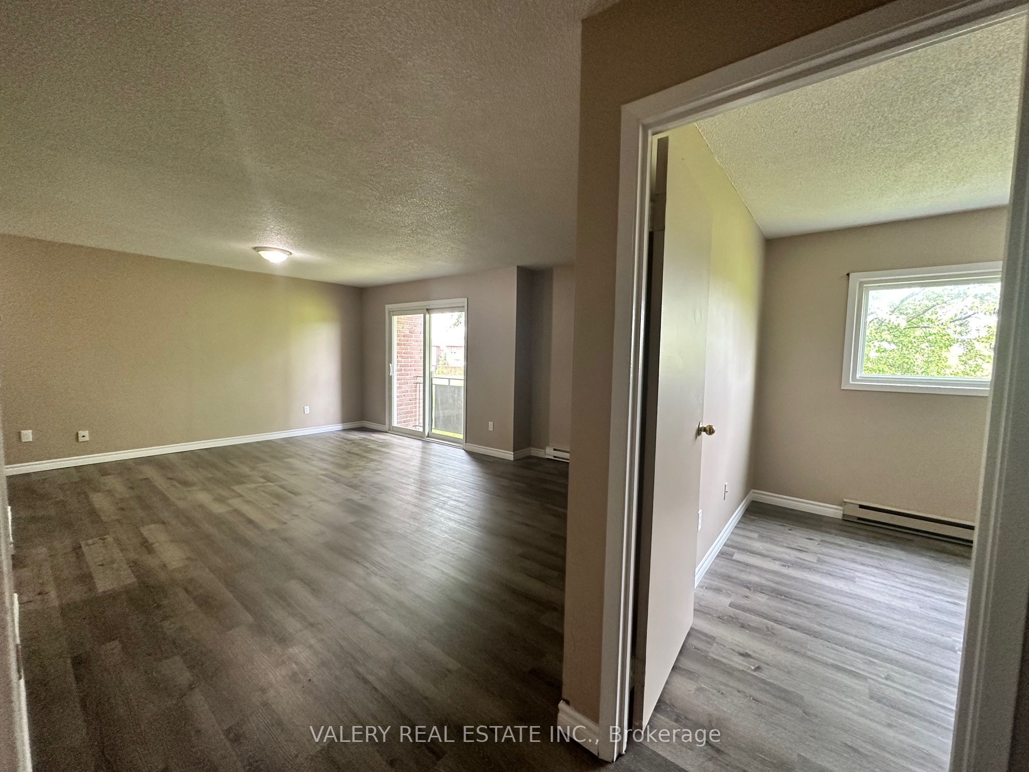 1 Lowndes Avenue 7, Georgina, ON L4P 3J7 photo 4