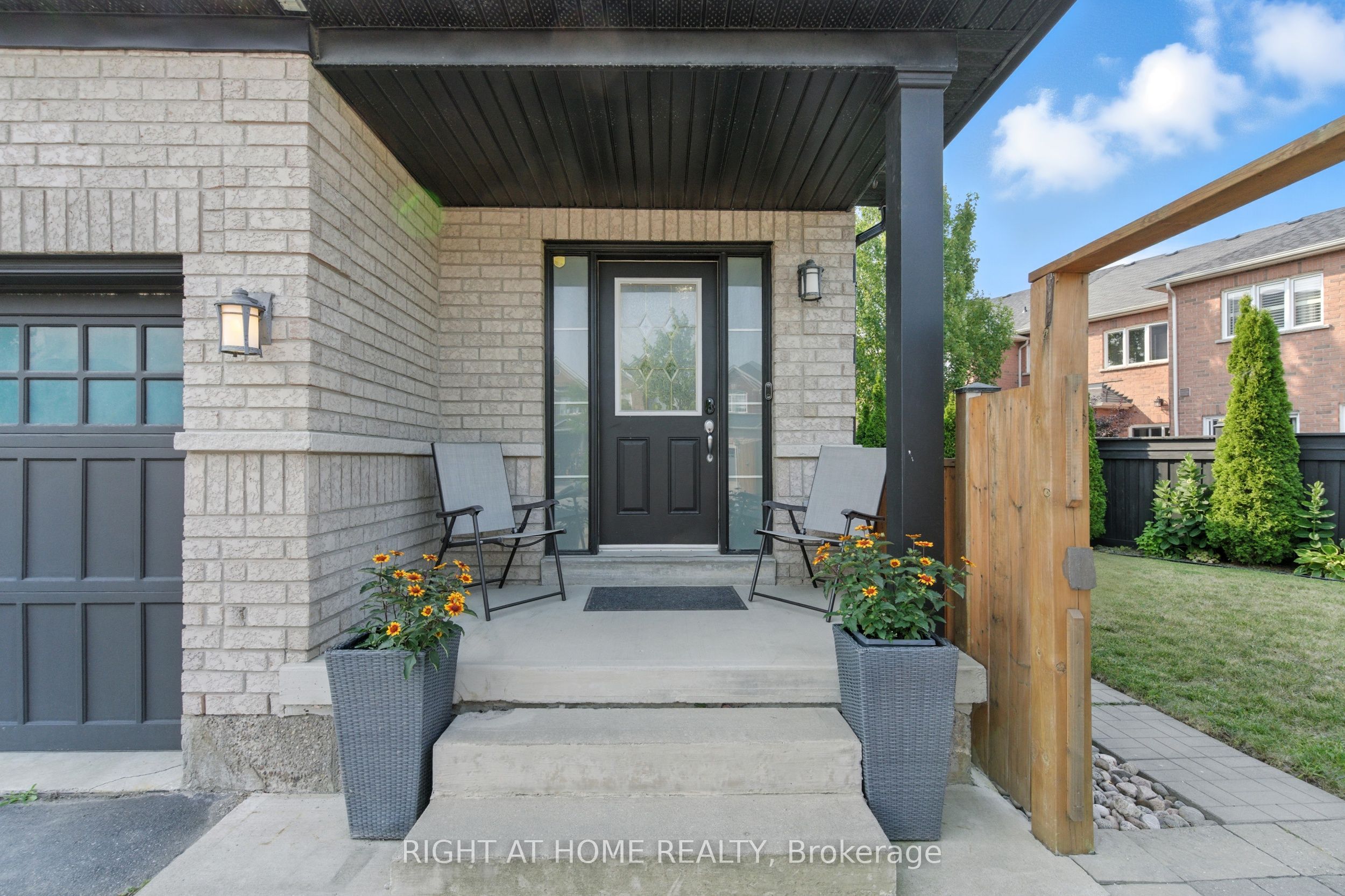 215 Canada Drive, Vaughan, ON L4H 0K2 photo 3