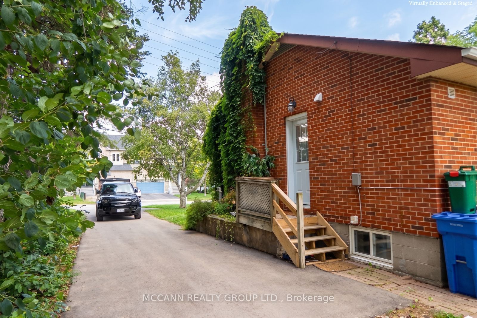 562 Mulock Court A, Newmarket, ON L3Y 5H2 photo 2