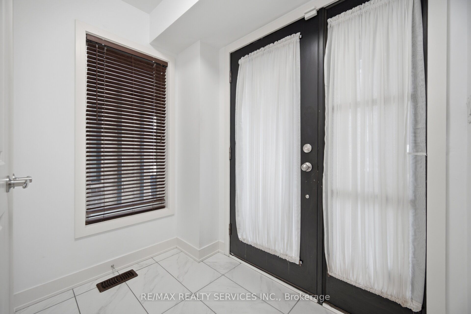 58 Pageant Avenue, Vaughan, ON L4H 4R3 photo 3