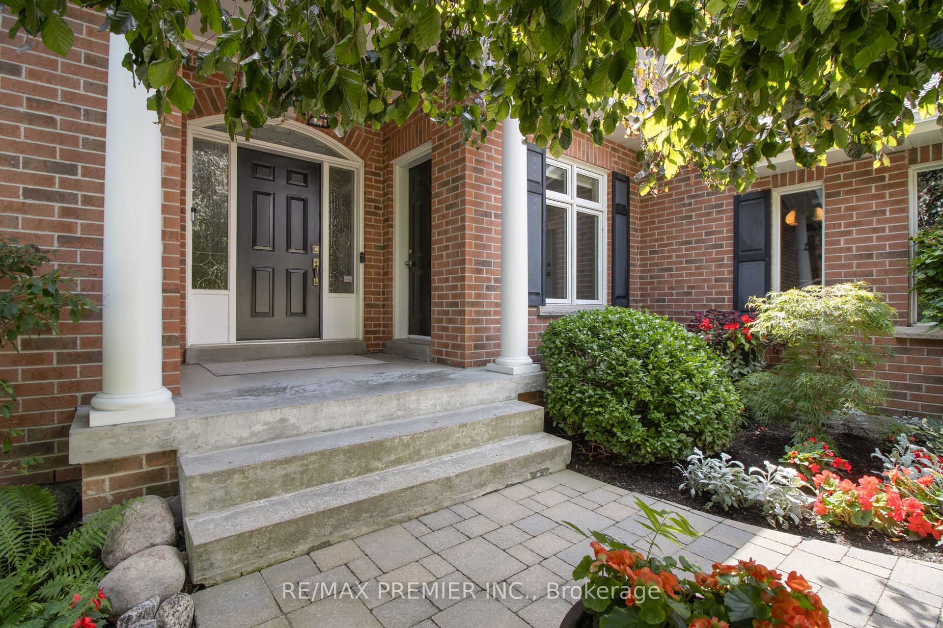 19 Stockdale Crescent, Richmond Hill, ON L4C 3T1 photo 4
