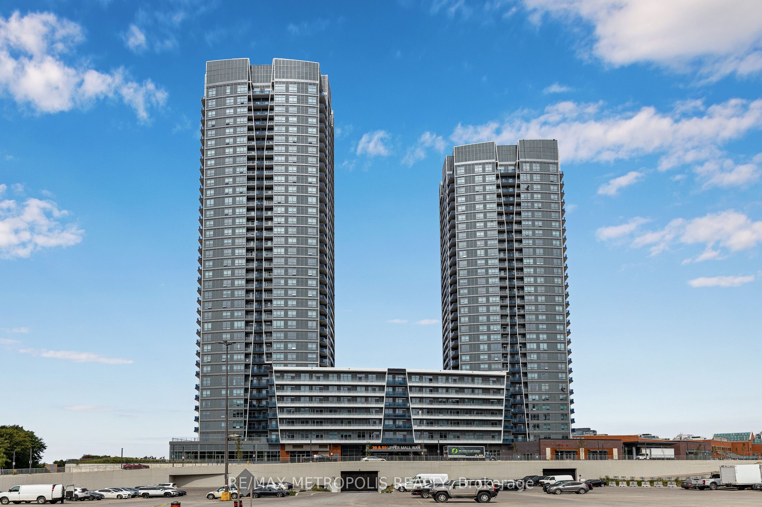30 Upper Mall Way 2504, Vaughan, ON L4J 0L7 photo 2