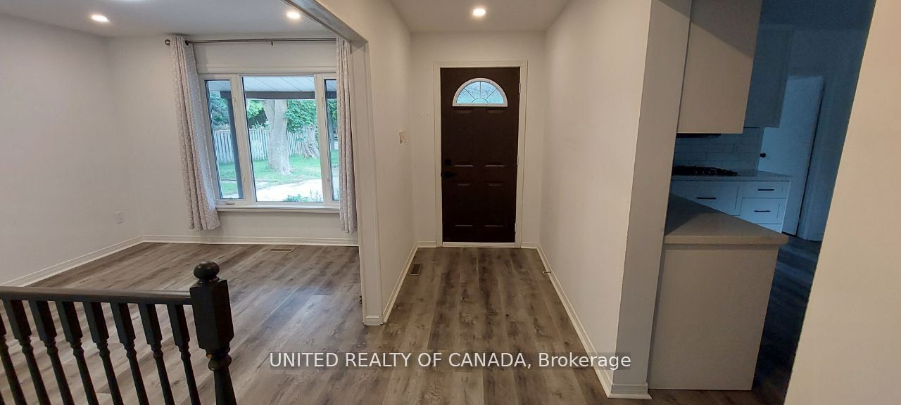 126 Weldrick Road W Main, Richmond Hill, ON L4C 3V1 photo 5