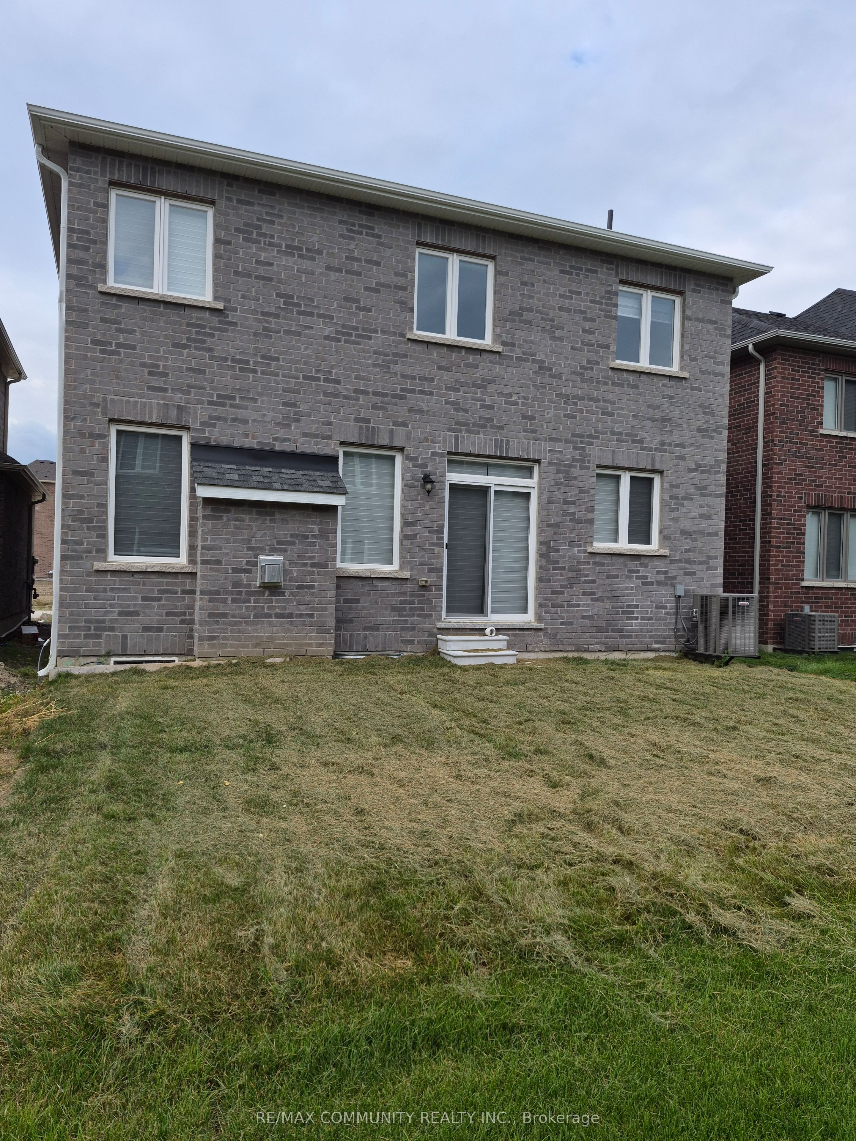 63 English Drive, New Tecumseth, ON L0G 1A0 photo 3