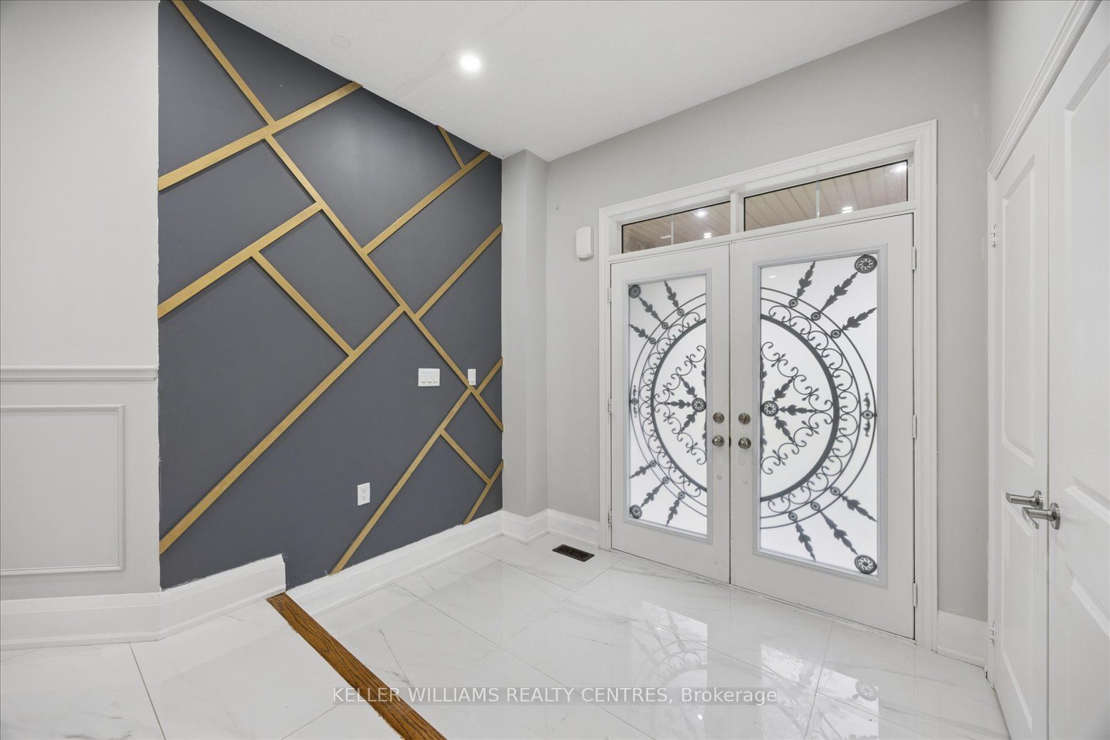 277 Gibson Circle Main & Second Floor, Bradford West Gwillimbury, ON L3Z 0X2 photo 4