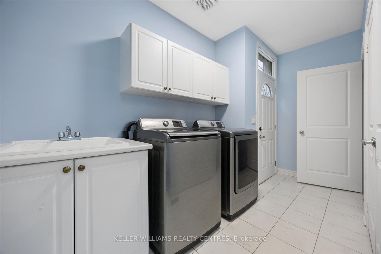 277 Gibson Circle Basement 2, Bradford West Gwillimbury, ON L3Z 0X2 photo 2