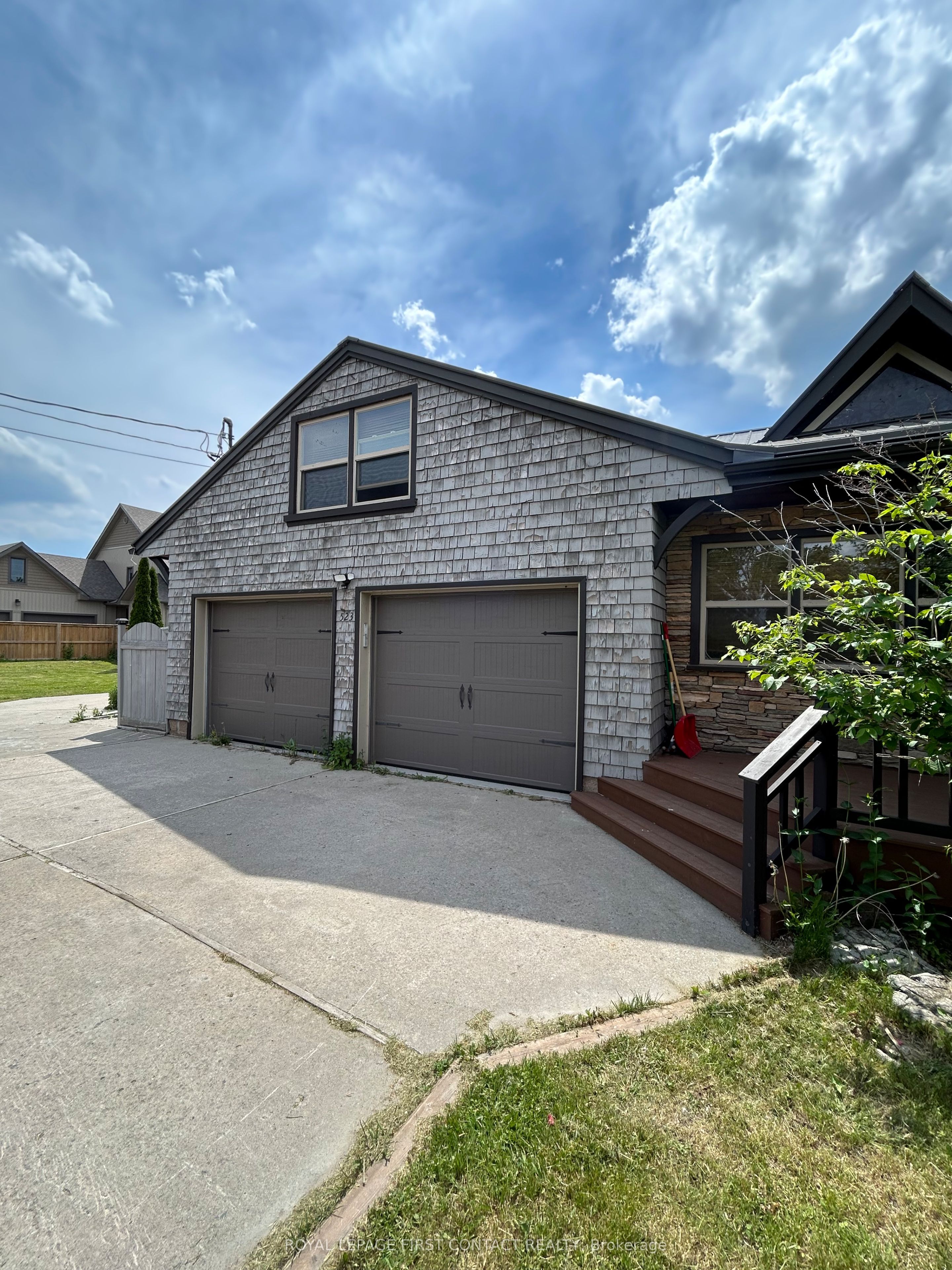 523 Lake Drive E, Georgina, ON L0E 1S0 photo 2