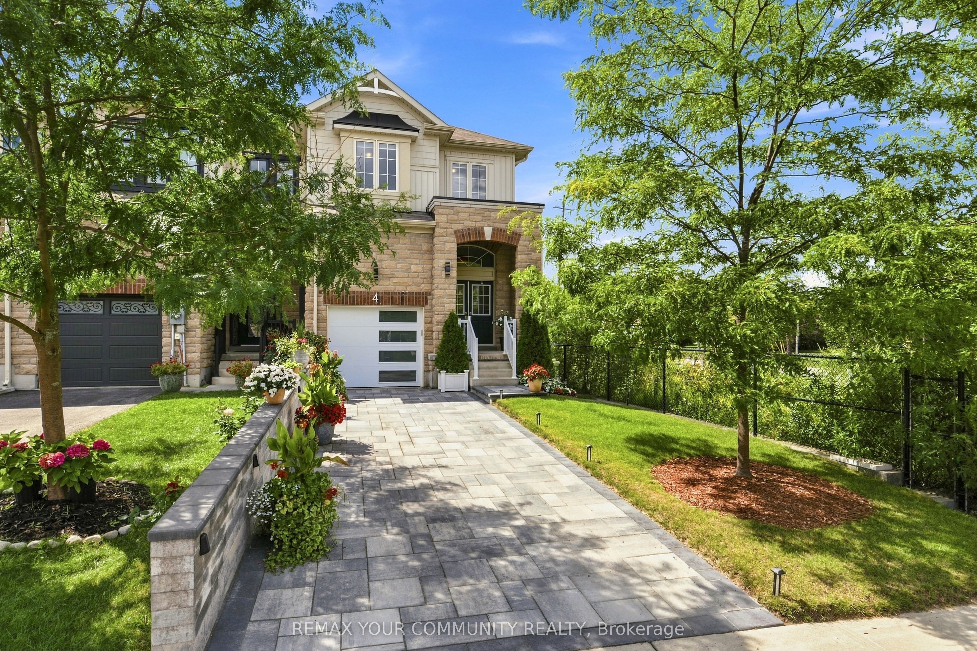 4 Greenwood Drive, Essa, ON L3W 0N5