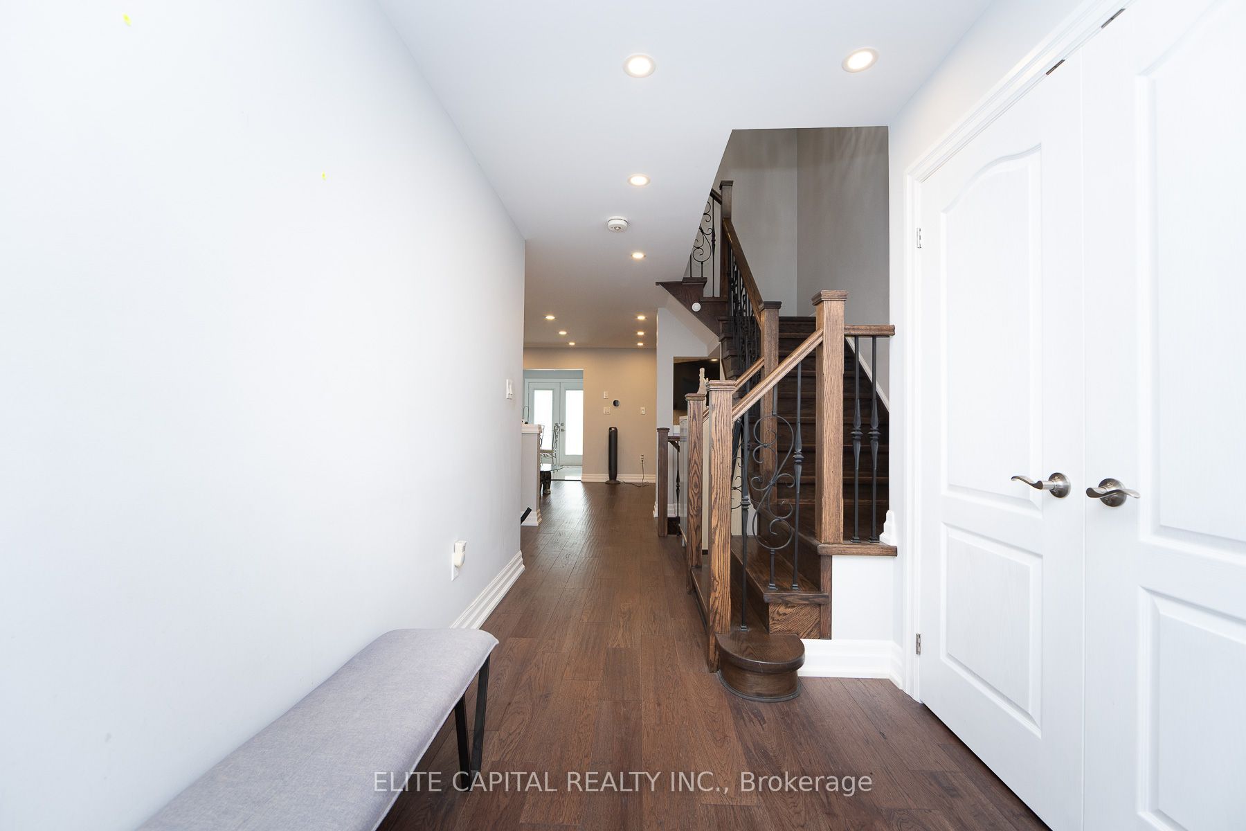 405 King Street E, East Gwillimbury, ON L0G 1M0 photo 2