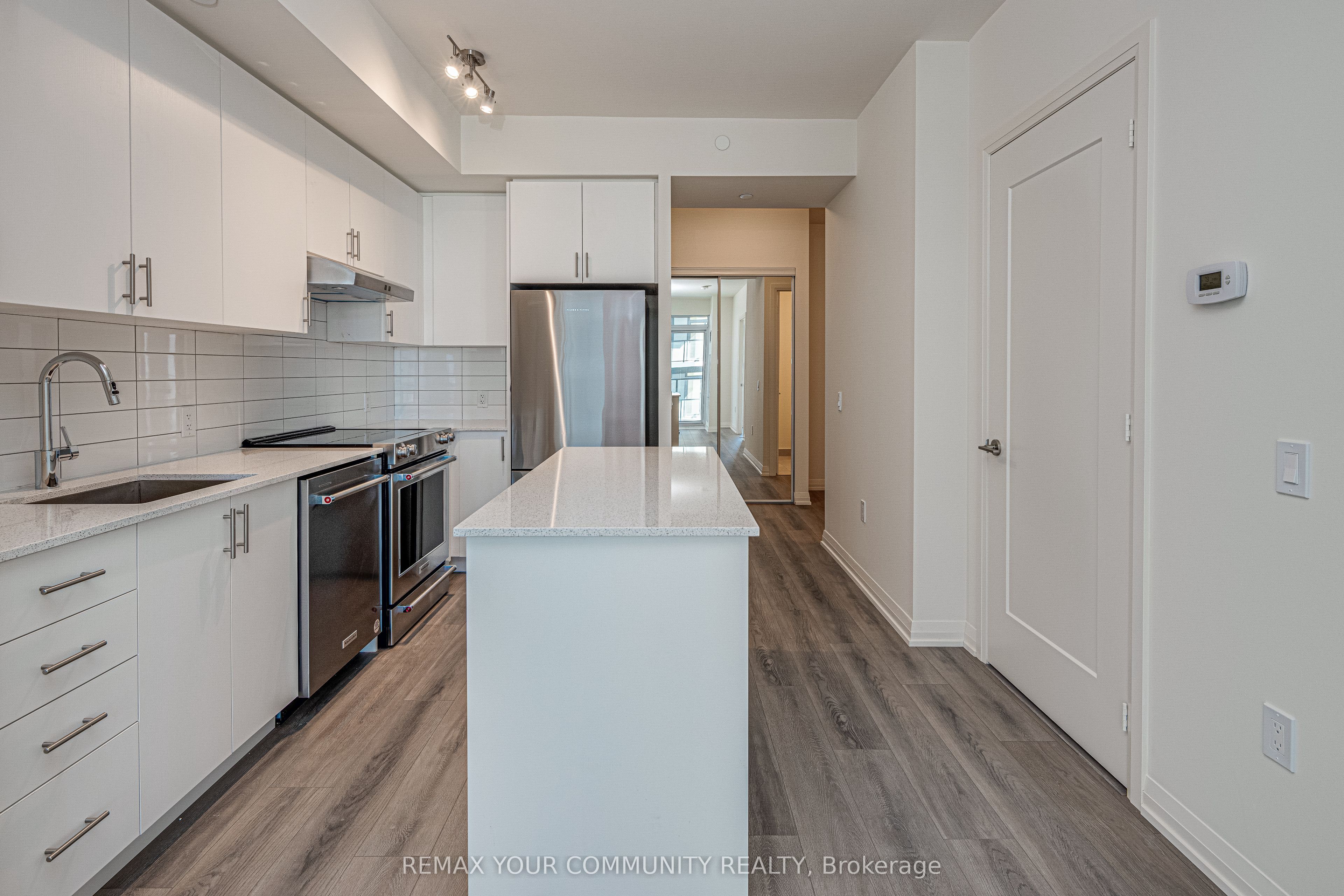 9000 Jane Street 1707, Vaughan, ON L4K 0M6 photo 3