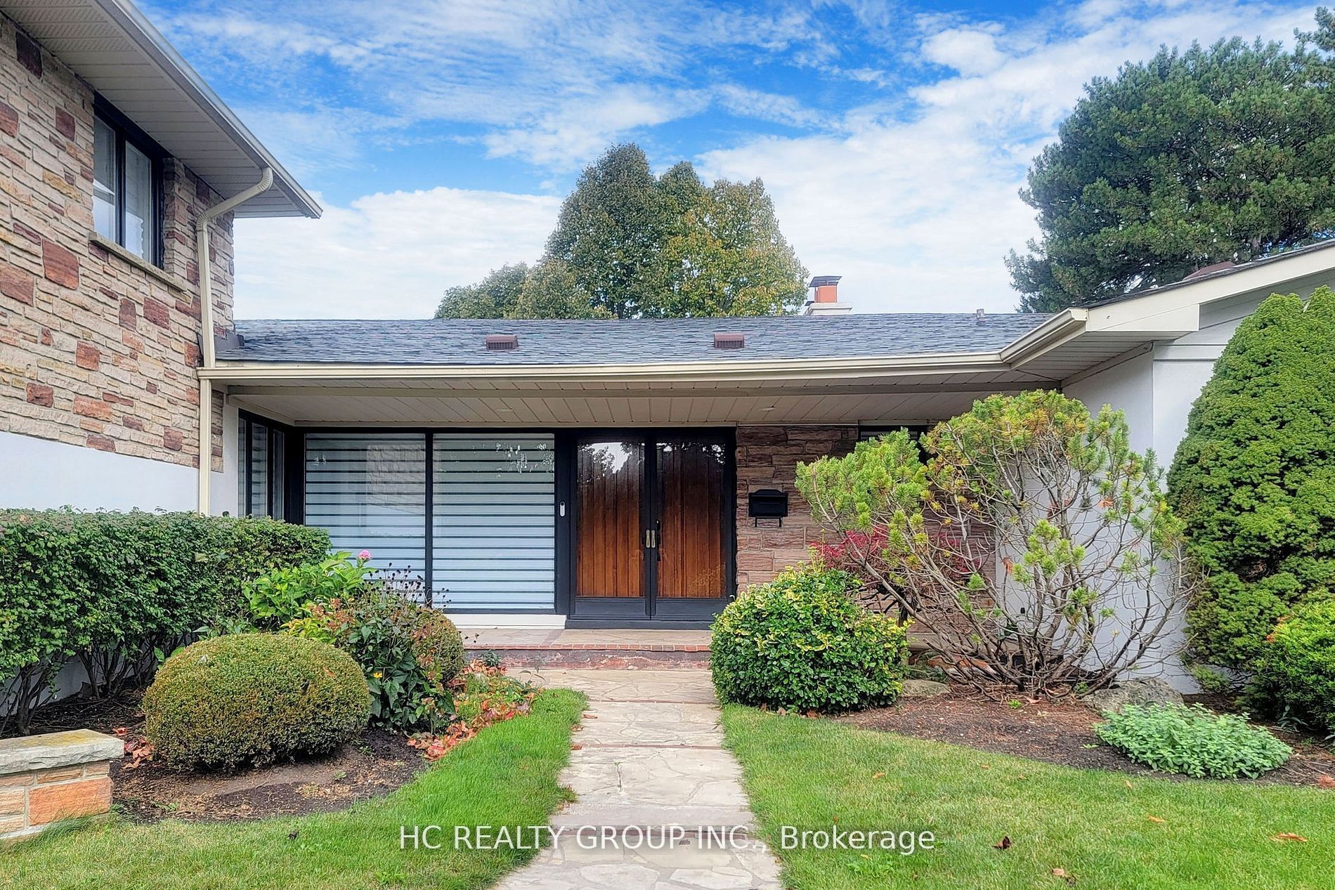 83 Fairway Heights Drive, Markham, ON L3T 3A7 photo 2