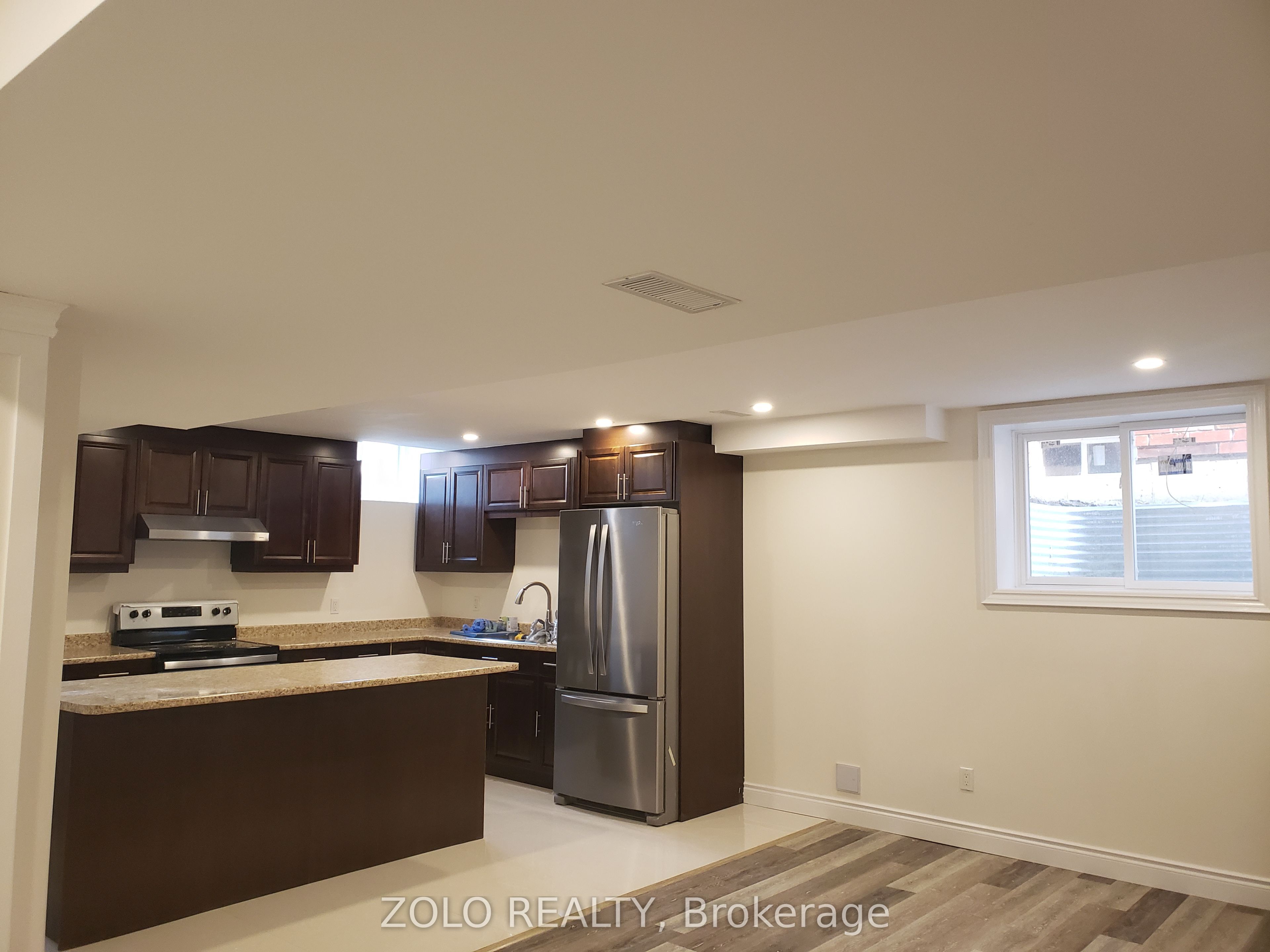 58 Gibson Circle Lower, Bradford West Gwillimbury, ON L3Z 0X1 photo 2