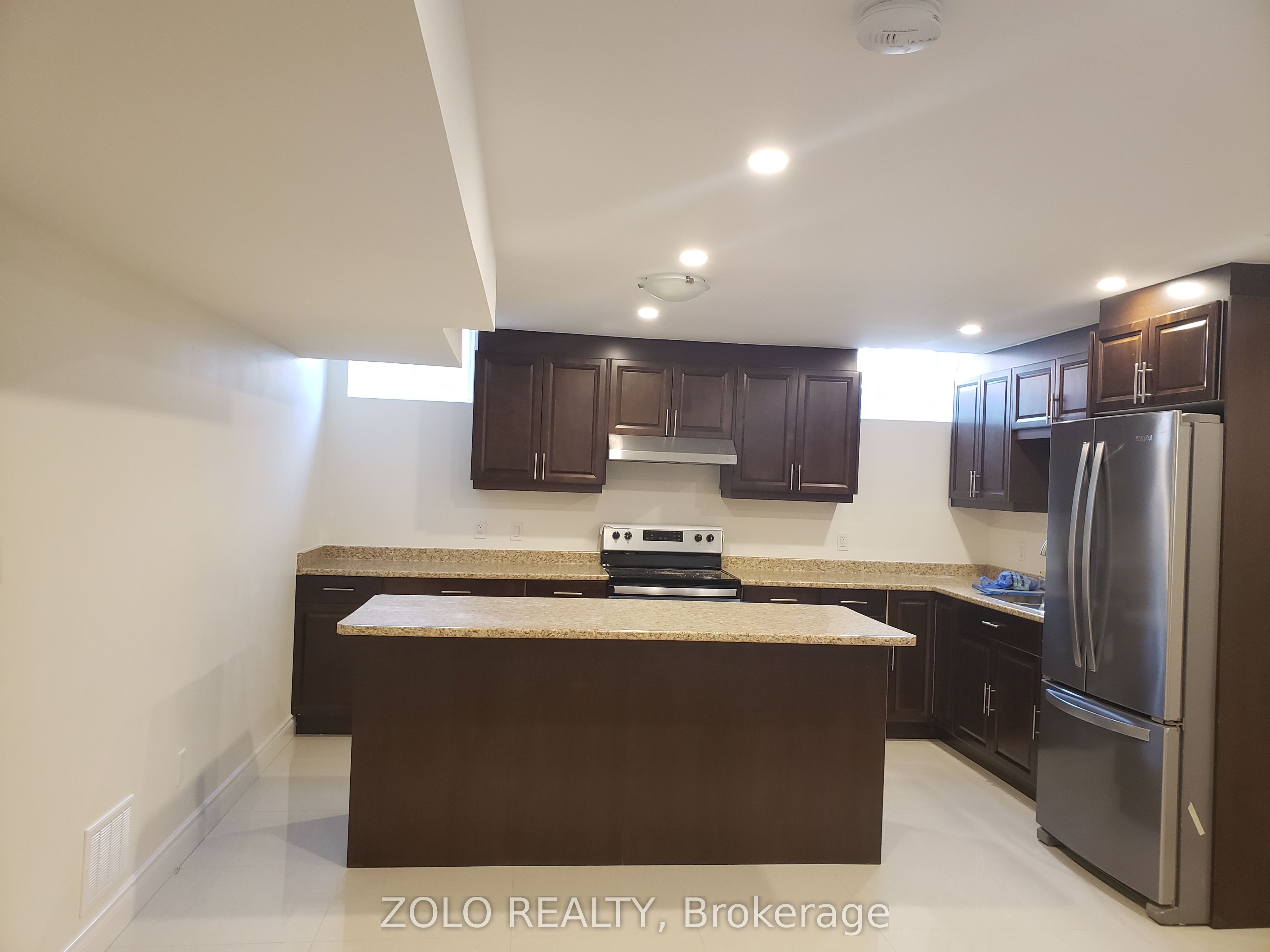 58 Gibson Circle Lower, Bradford West Gwillimbury, ON L3Z 0X1 photo 3