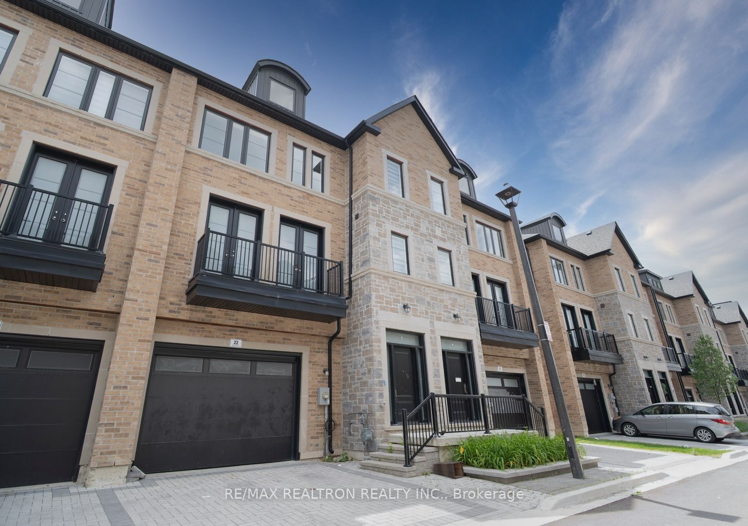 260 Eagle Street 22, Newmarket, ON L3Y 1K1